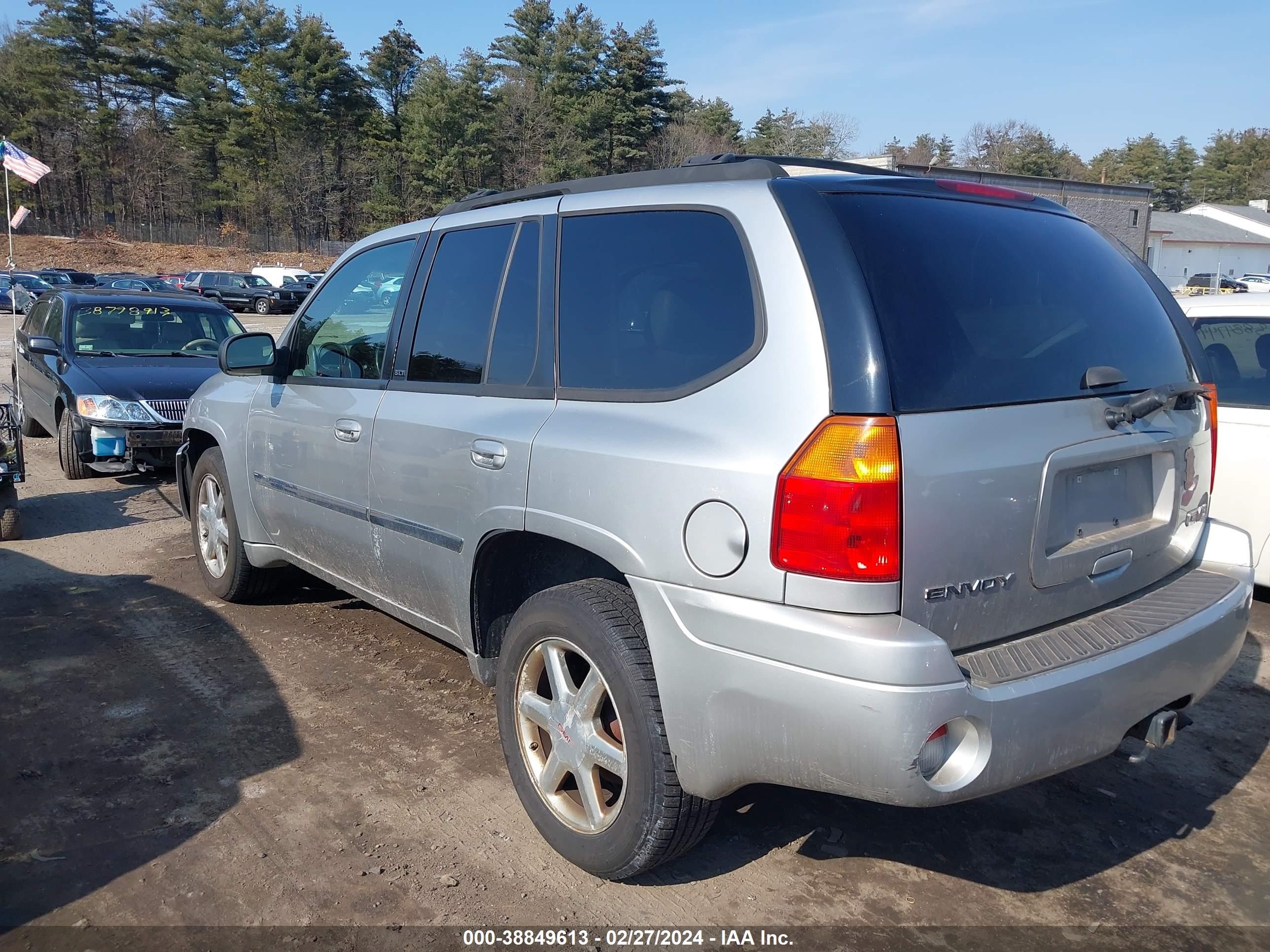 Photo 2 VIN: 1GKDT13S082207424 - GMC ENVOY 