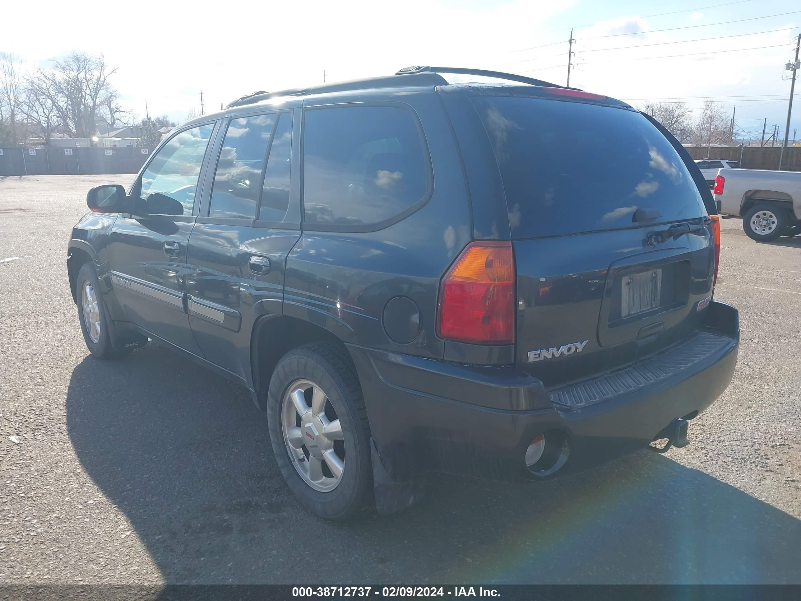 Photo 2 VIN: 1GKDT13S142102370 - GMC ENVOY 