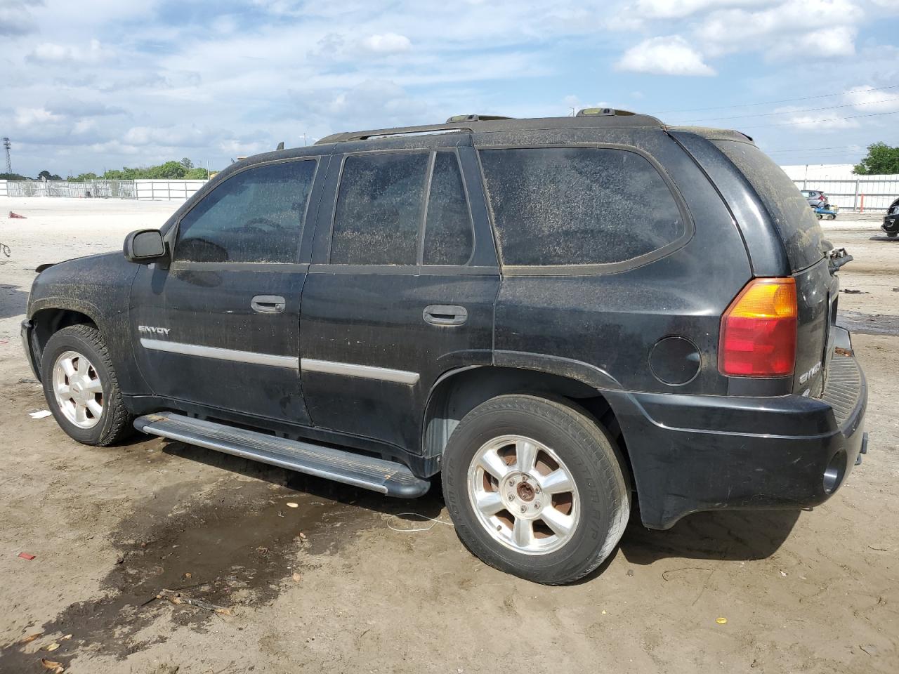 Photo 1 VIN: 1GKDT13S262136143 - GMC ENVOY 