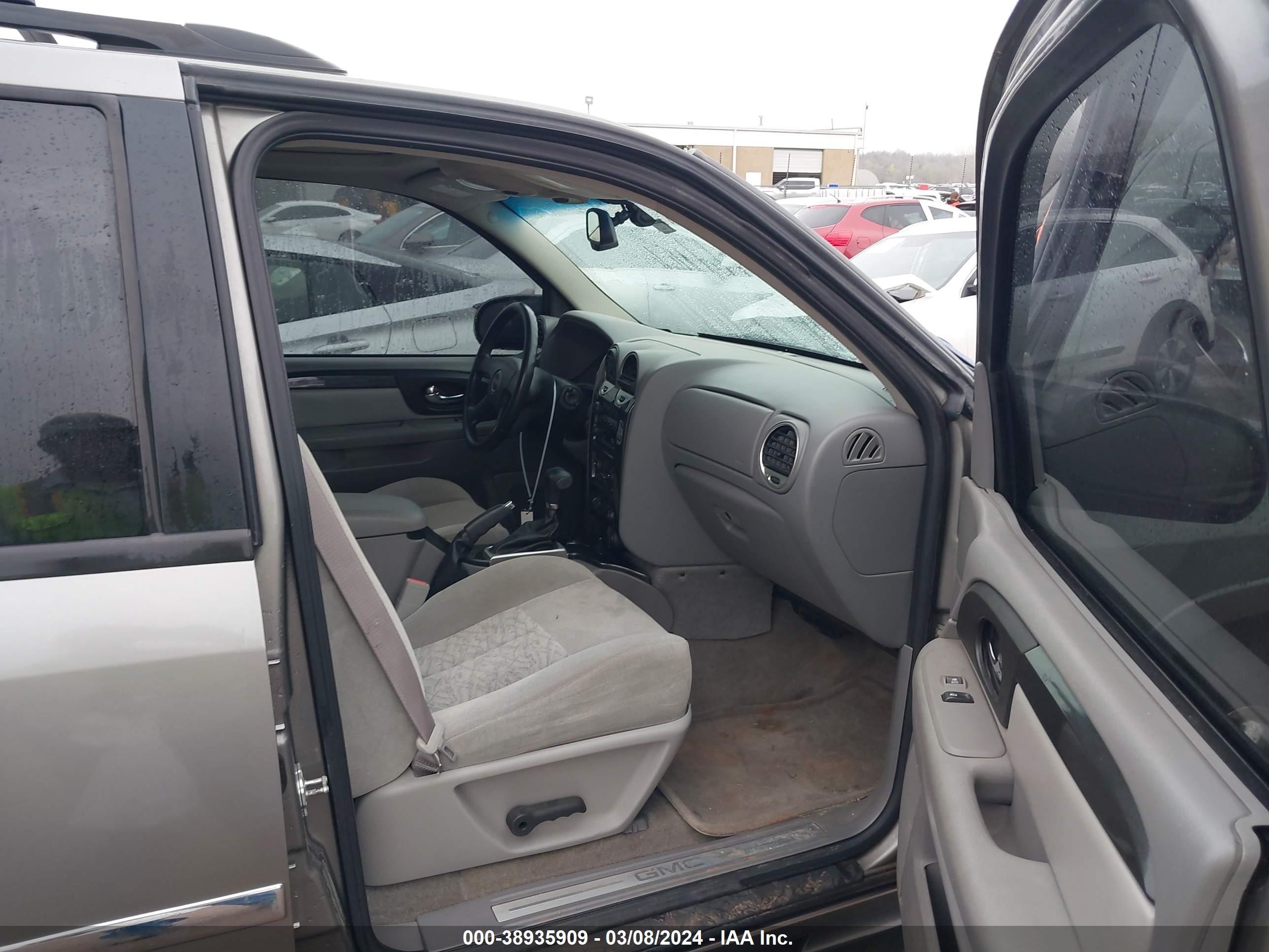 Photo 4 VIN: 1GKDT13S372165023 - GMC ENVOY 