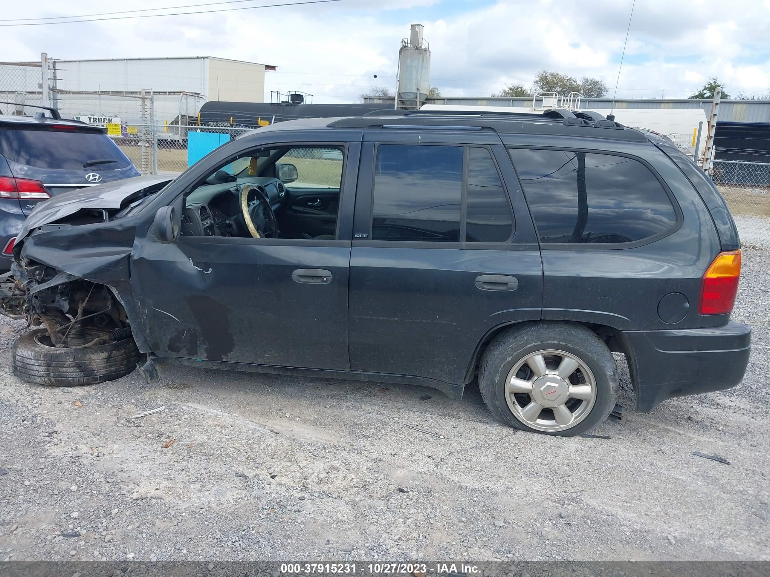 Photo 13 VIN: 1GKDT13S432333102 - GMC ENVOY 