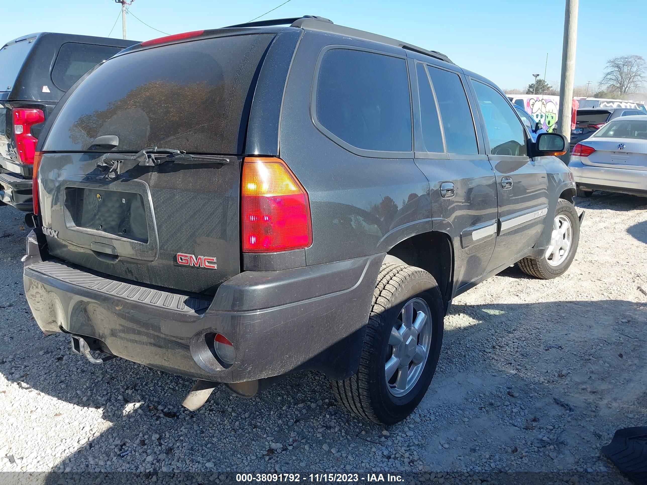 Photo 3 VIN: 1GKDT13S442118093 - GMC ENVOY 