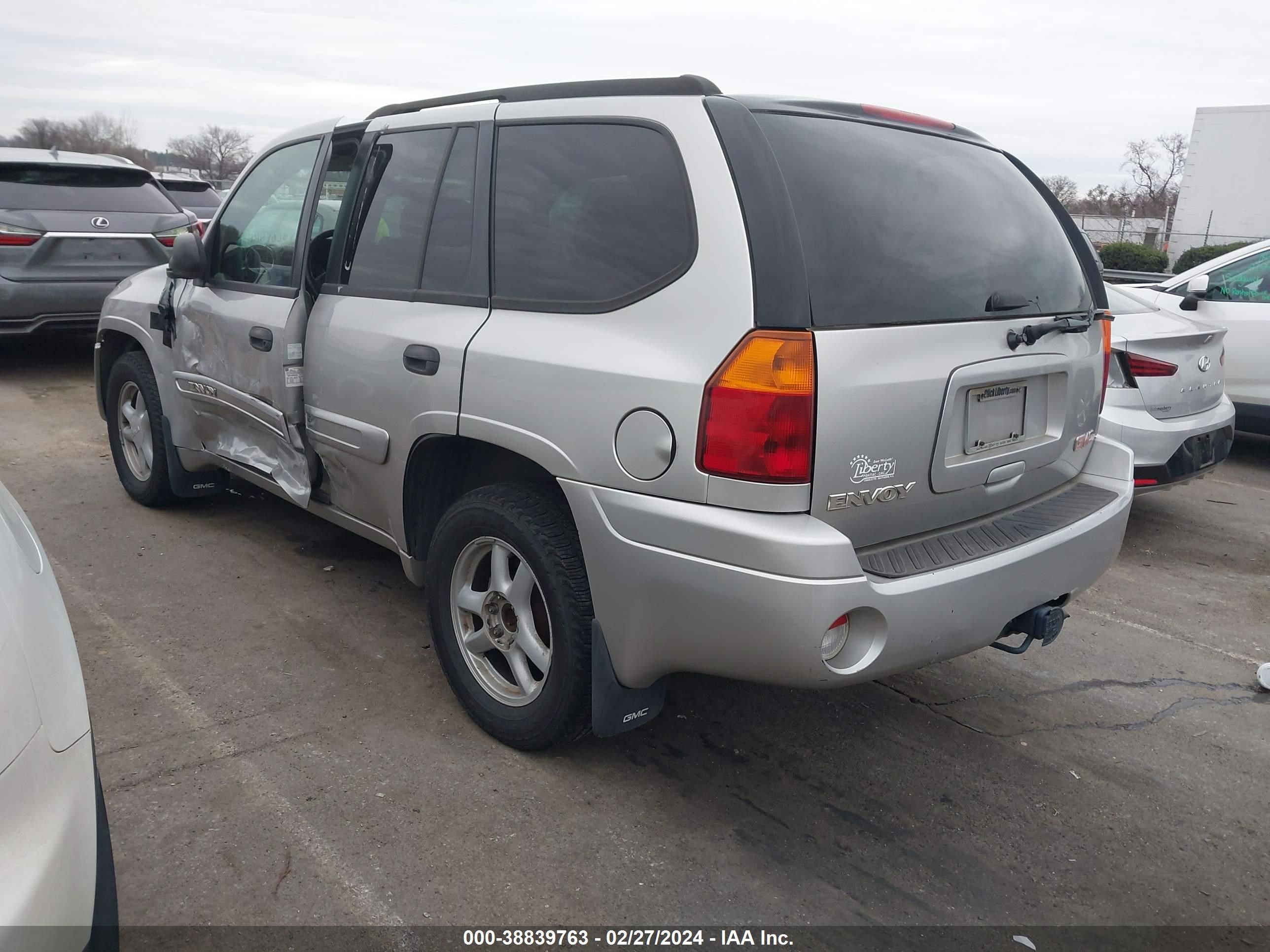 Photo 2 VIN: 1GKDT13S442382429 - GMC ENVOY 