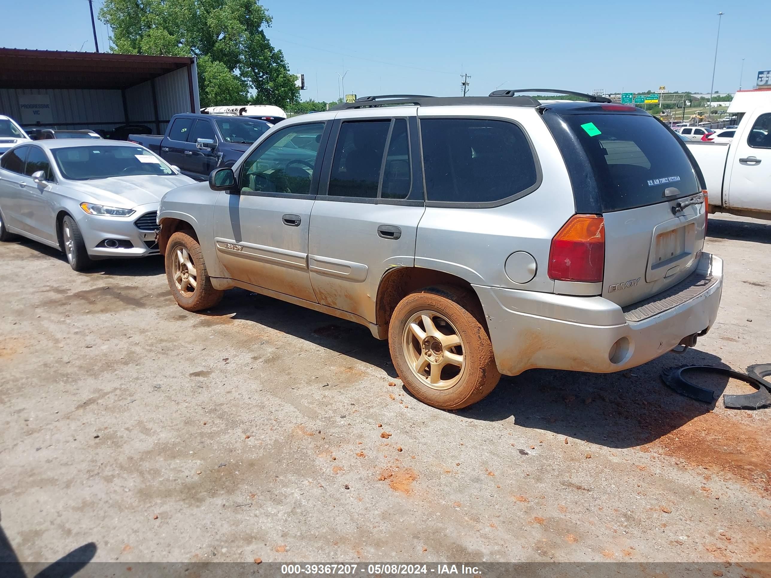 Photo 2 VIN: 1GKDT13S452339596 - GMC ENVOY 