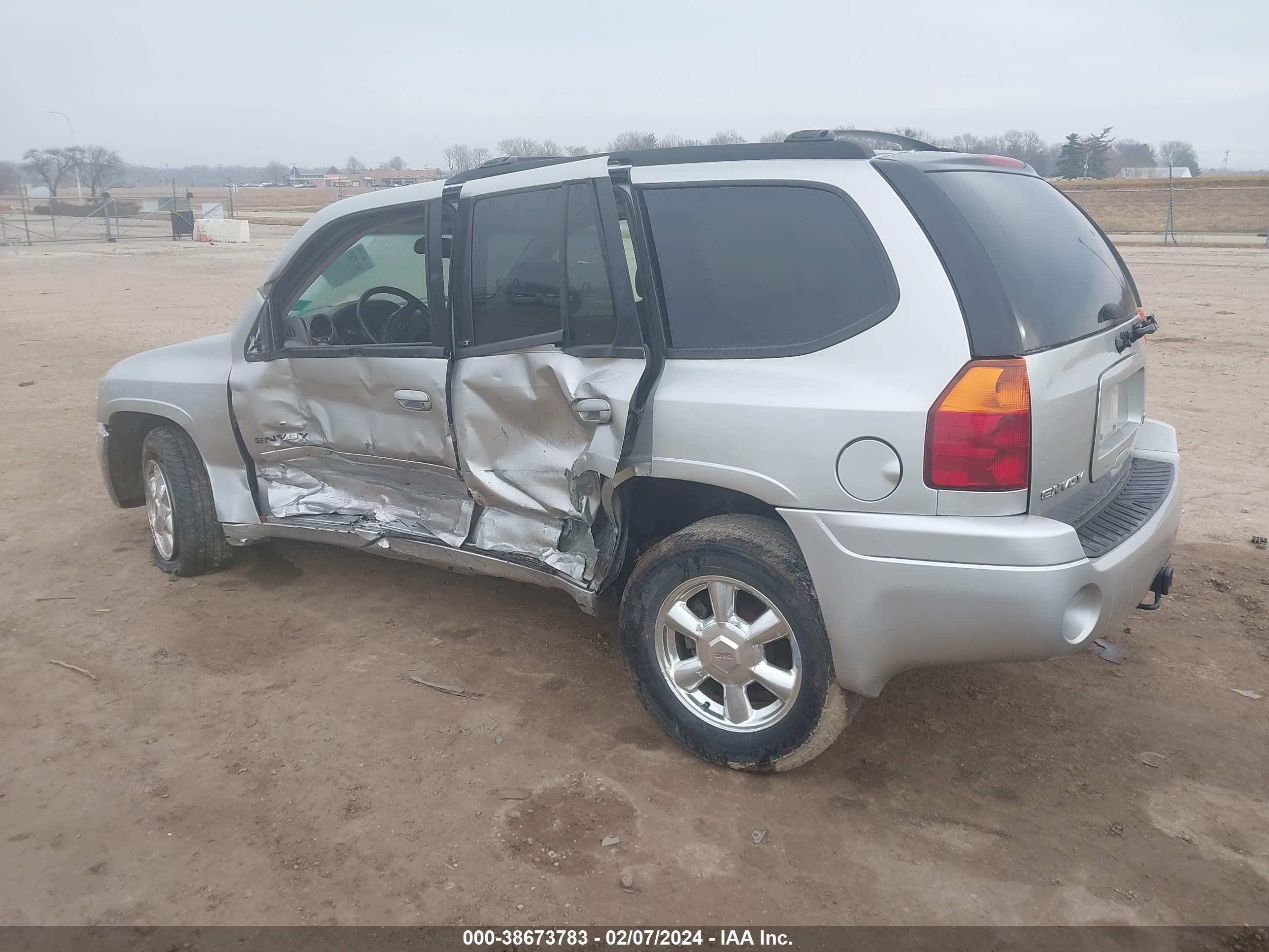 Photo 2 VIN: 1GKDT13S462126858 - GMC ENVOY 