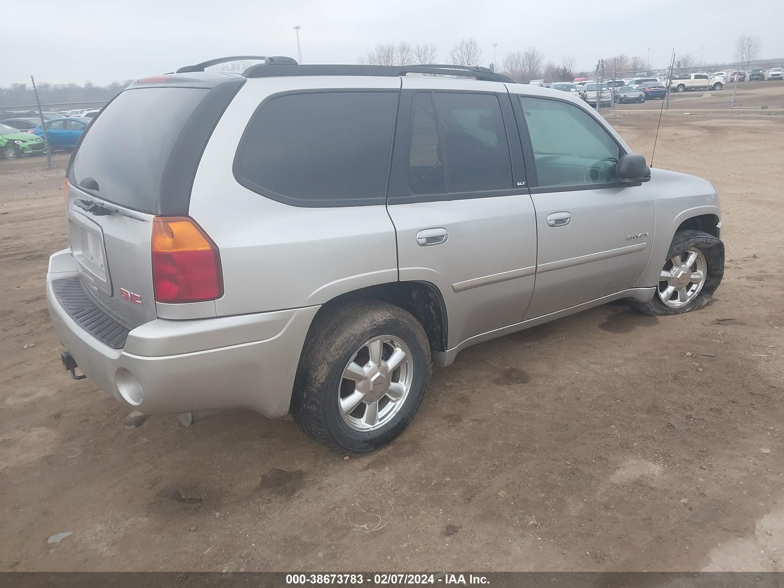 Photo 3 VIN: 1GKDT13S462126858 - GMC ENVOY 