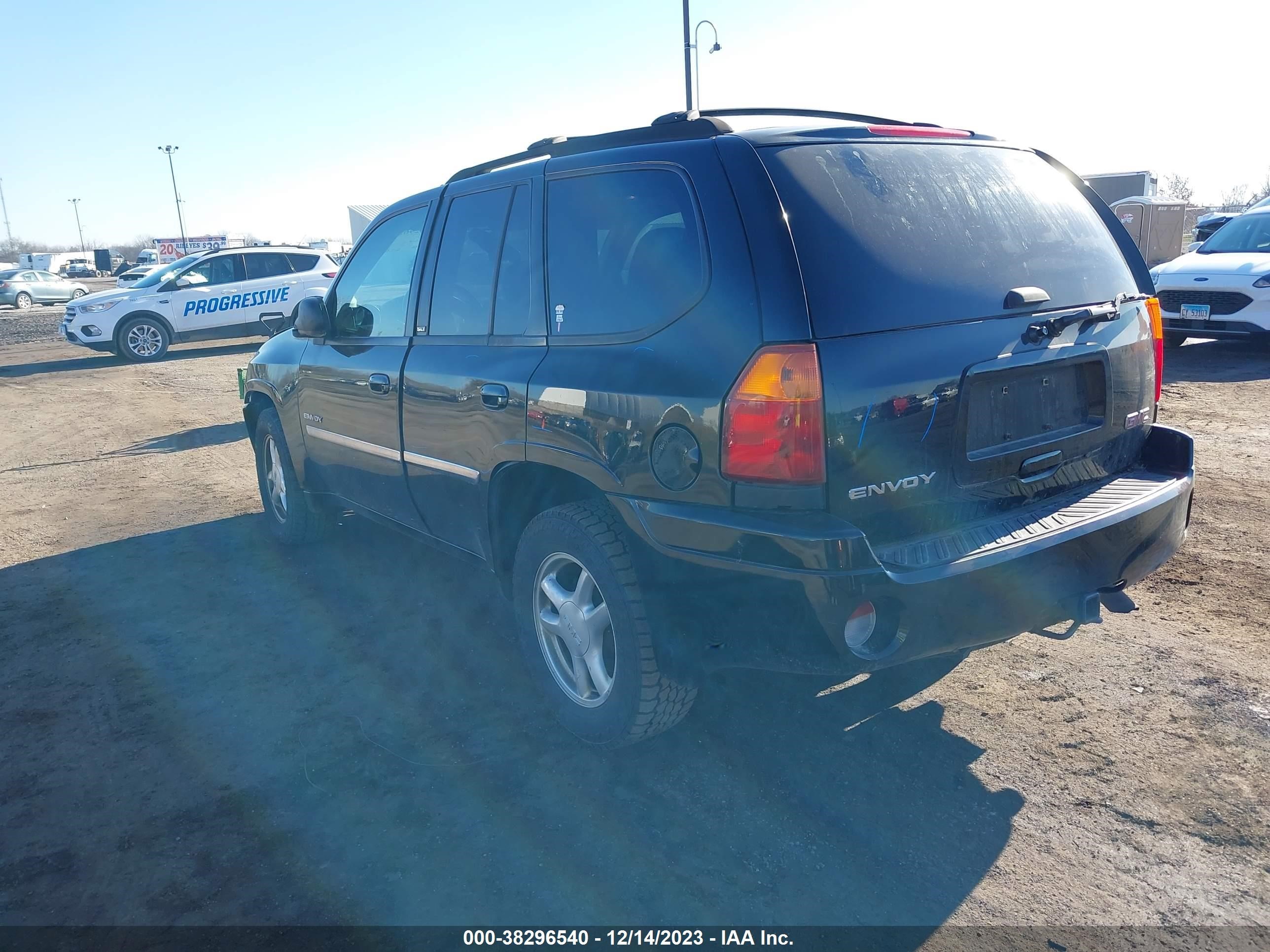 Photo 2 VIN: 1GKDT13S462362118 - GMC ENVOY 