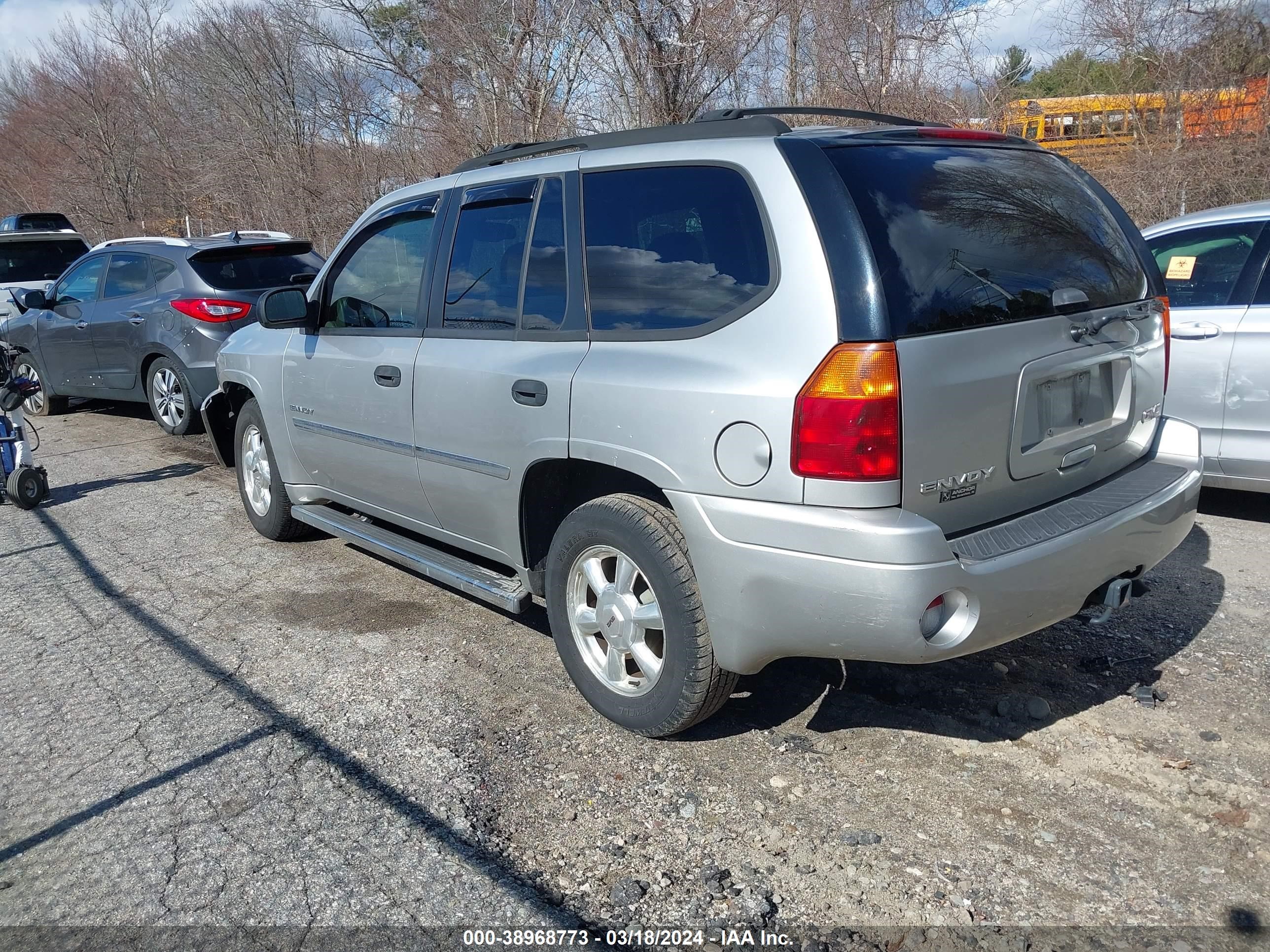 Photo 2 VIN: 1GKDT13S562354819 - GMC ENVOY 