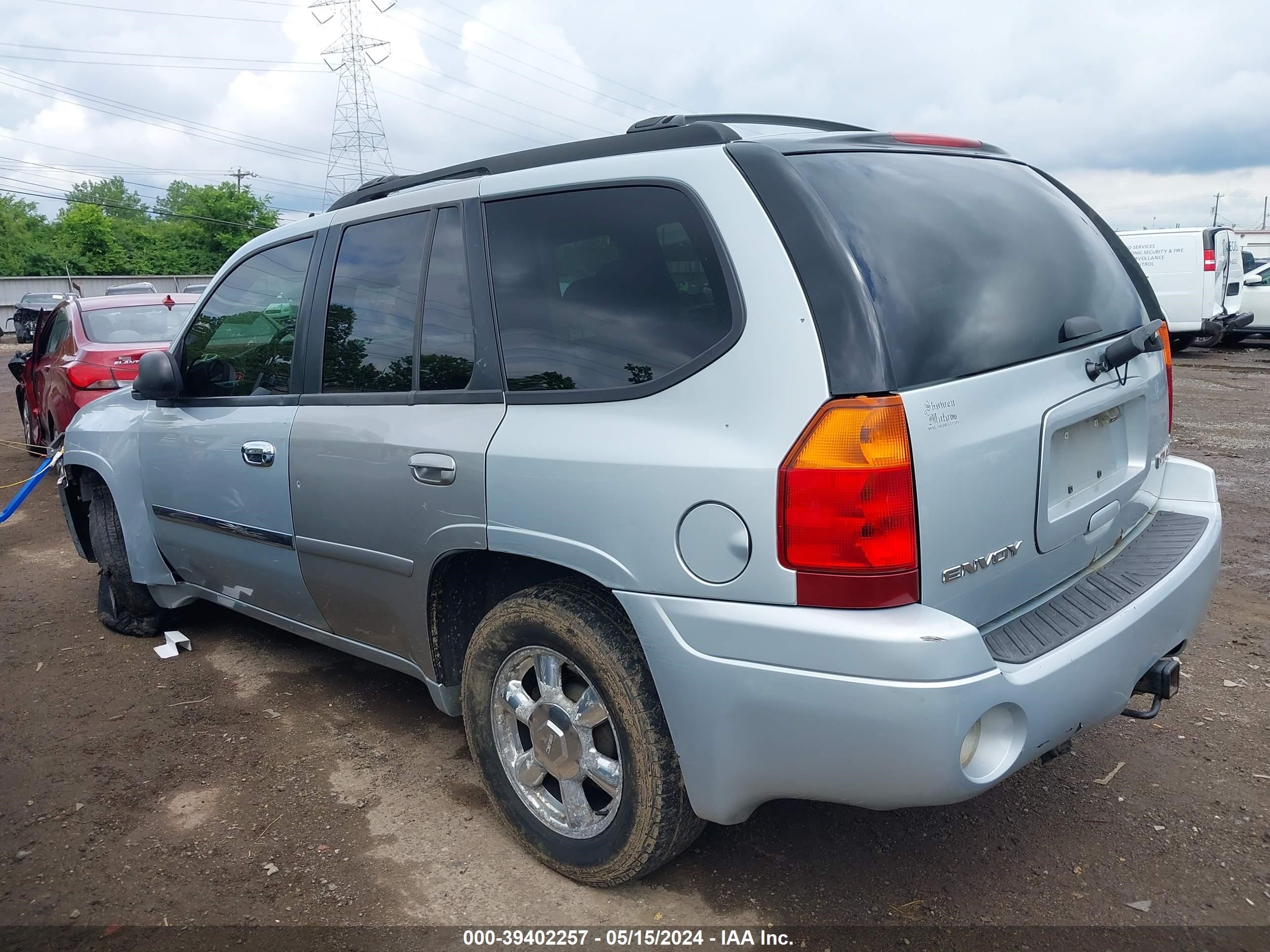 Photo 2 VIN: 1GKDT13S572119824 - GMC ENVOY 