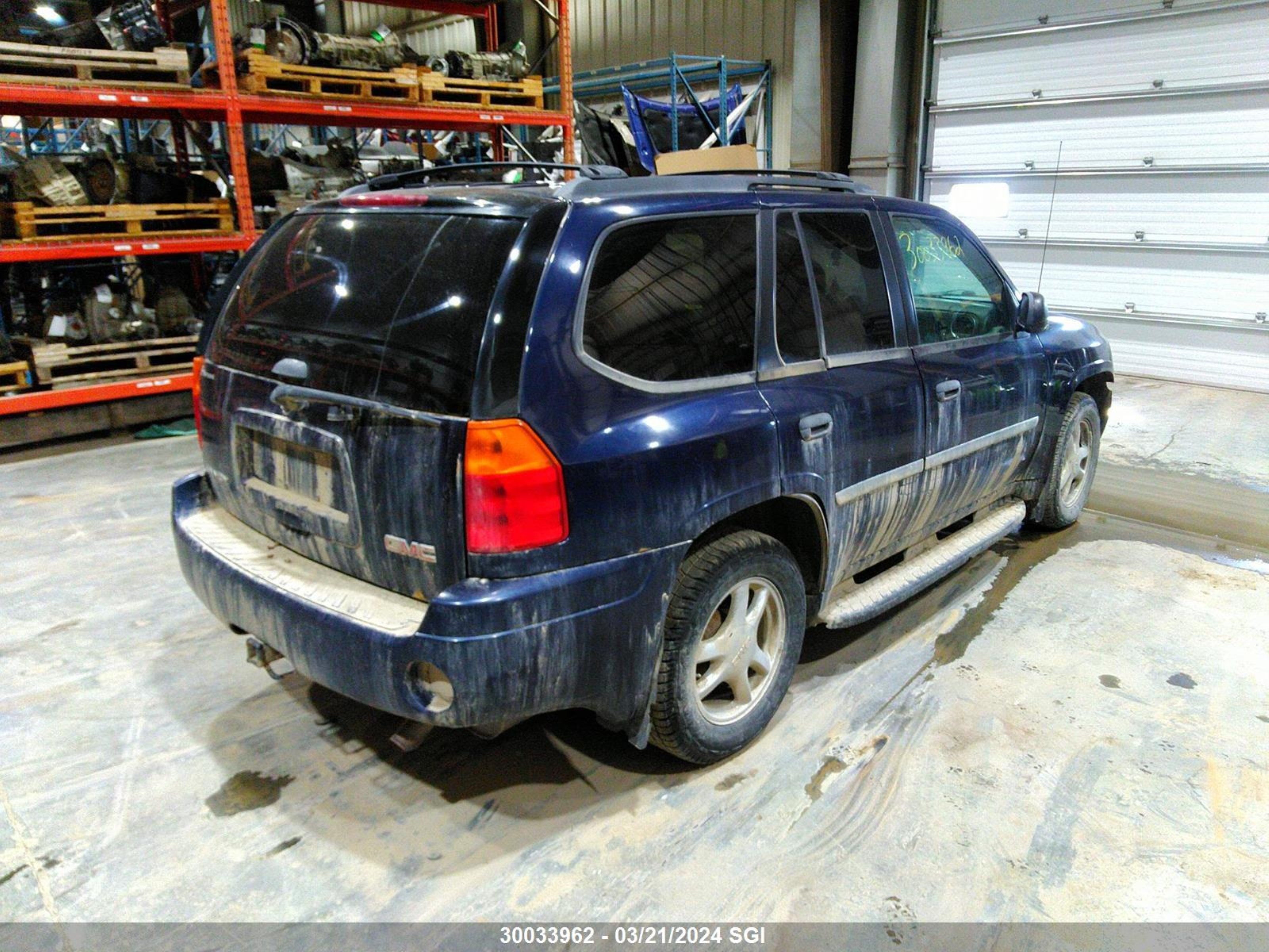 Photo 3 VIN: 1GKDT13S582183296 - GMC ENVOY 