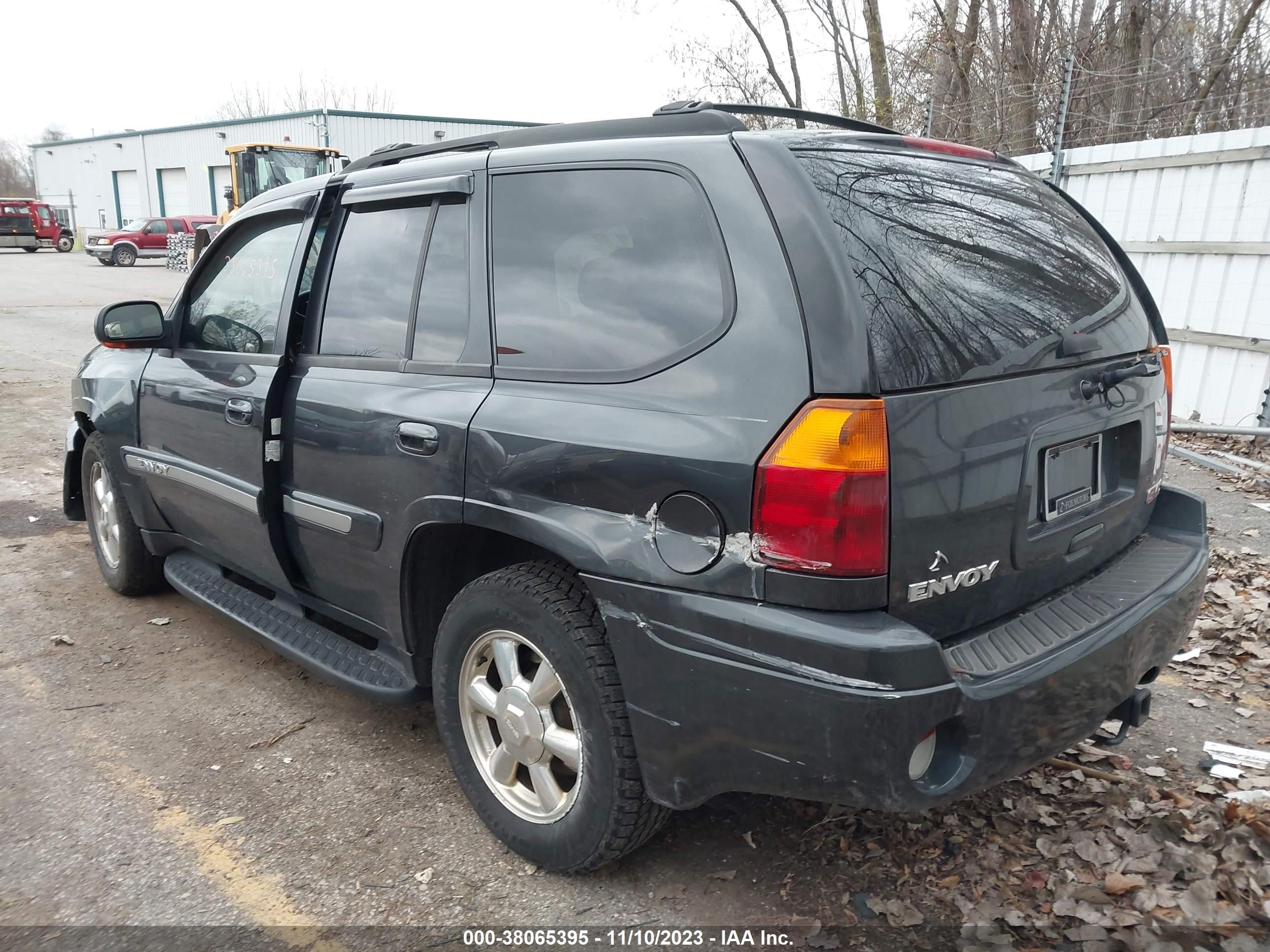 Photo 2 VIN: 1GKDT13S642256024 - GMC ENVOY 