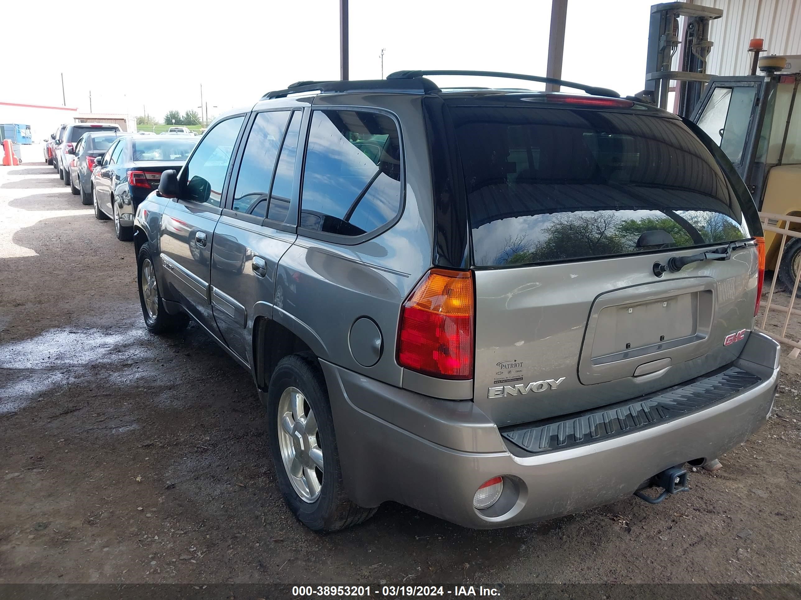 Photo 2 VIN: 1GKDT13S652256235 - GMC ENVOY 