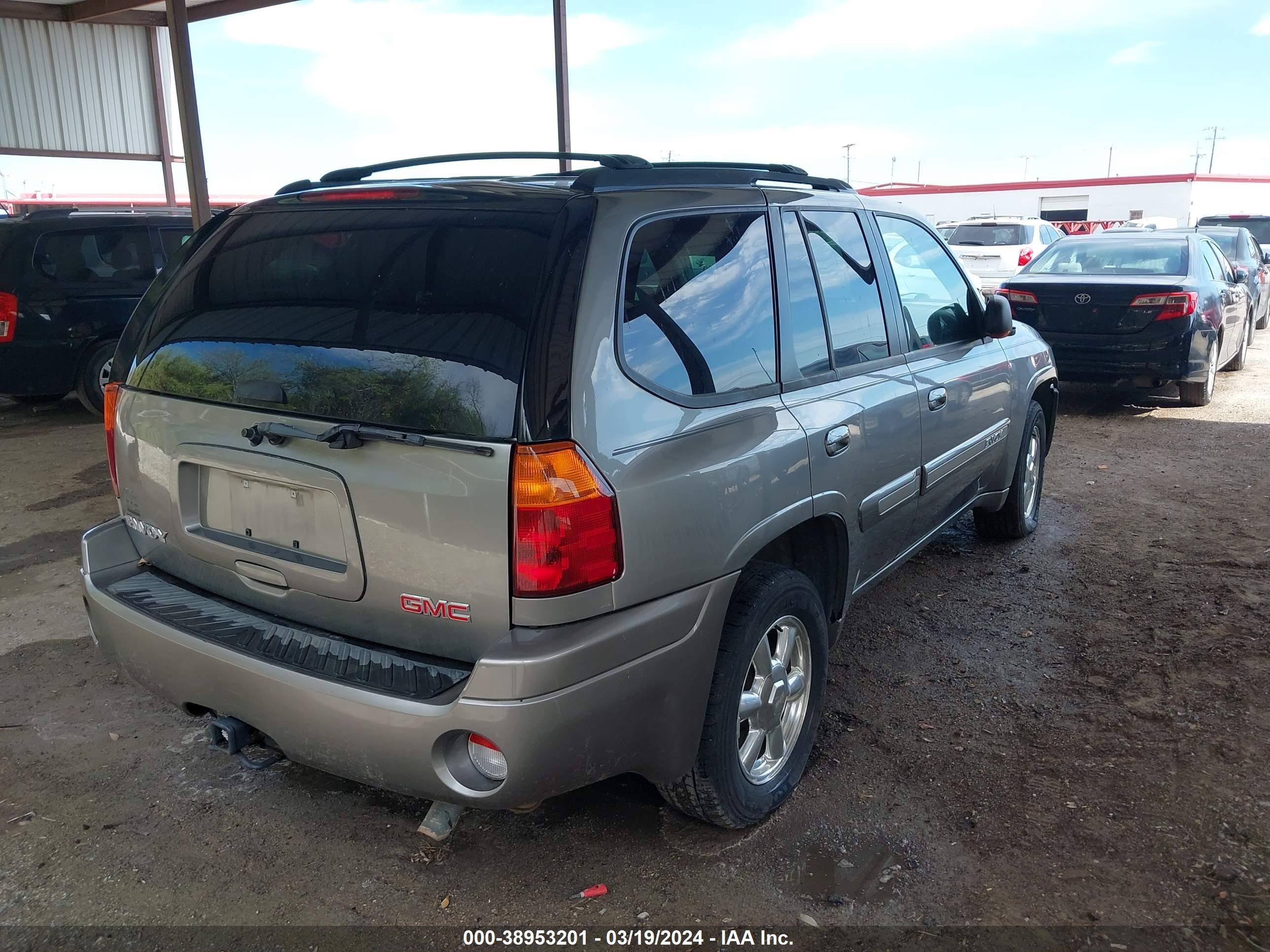 Photo 3 VIN: 1GKDT13S652256235 - GMC ENVOY 