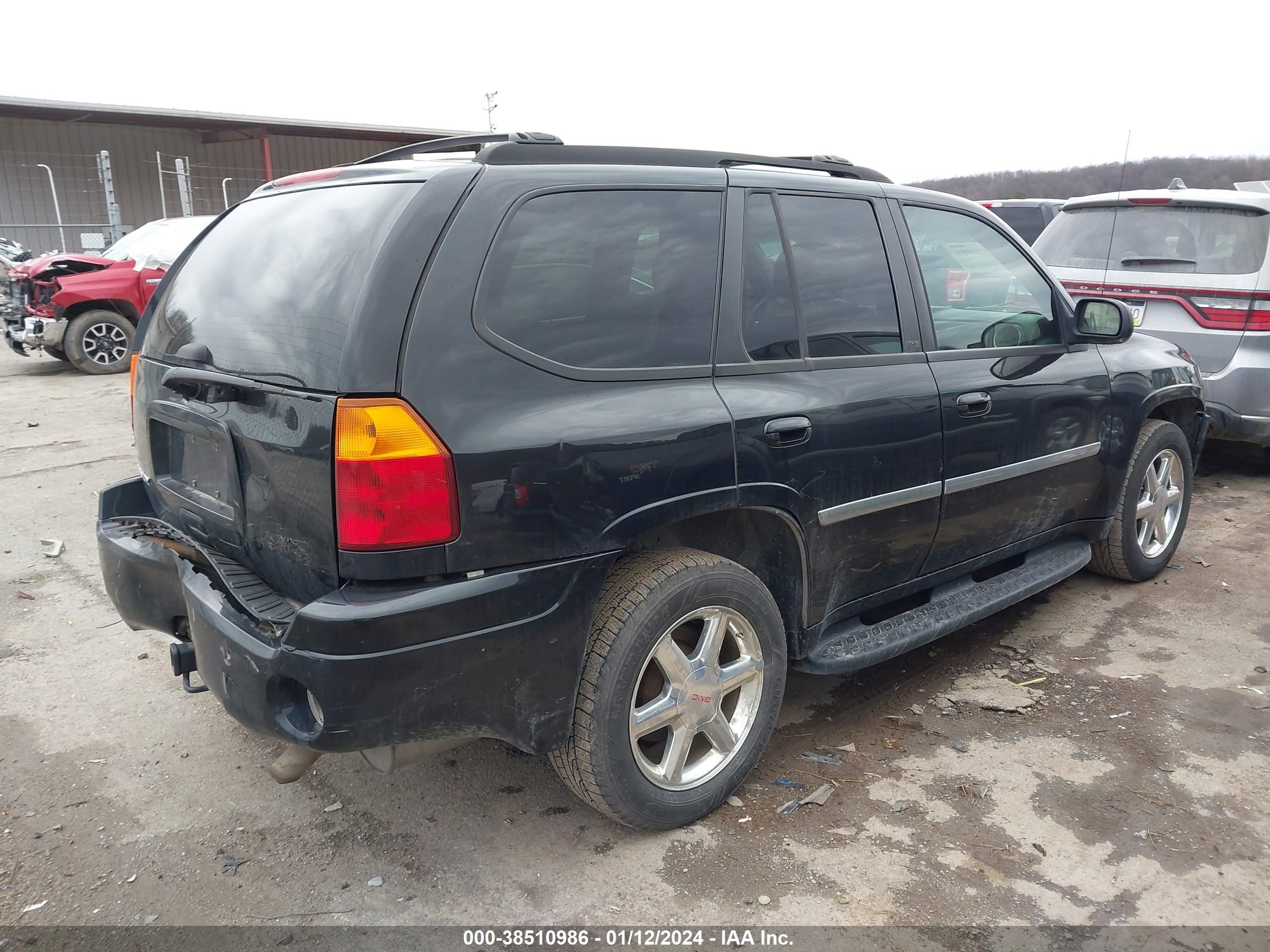 Photo 3 VIN: 1GKDT13S682109109 - GMC ENVOY 