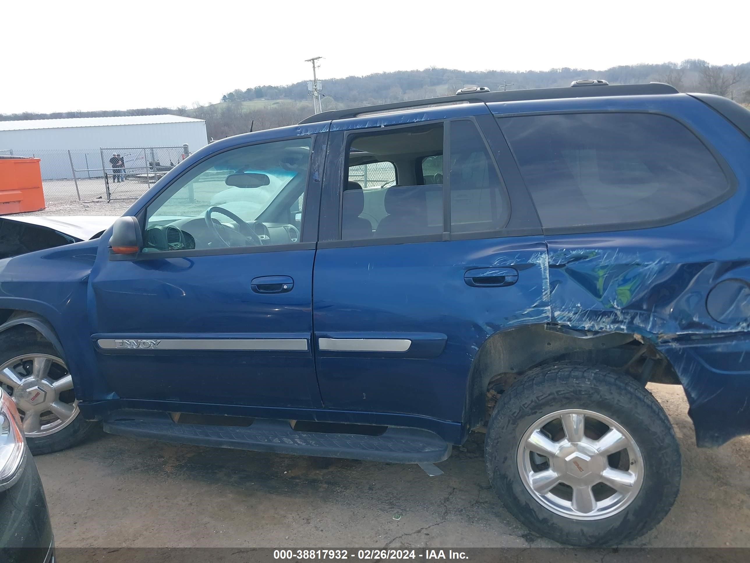 Photo 14 VIN: 1GKDT13S742223825 - GMC ENVOY 