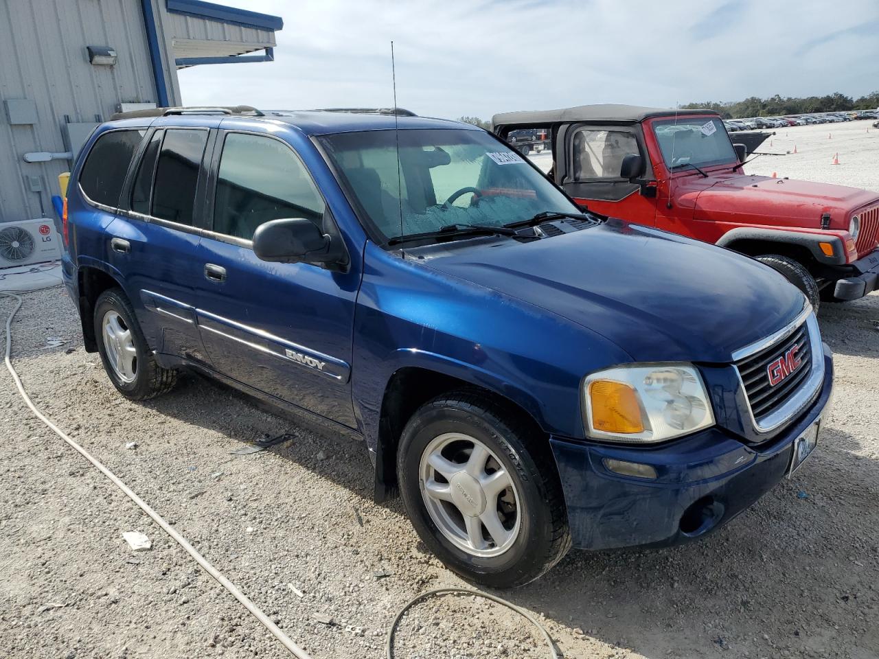 Photo 3 VIN: 1GKDT13S742231679 - GMC ENVOY 