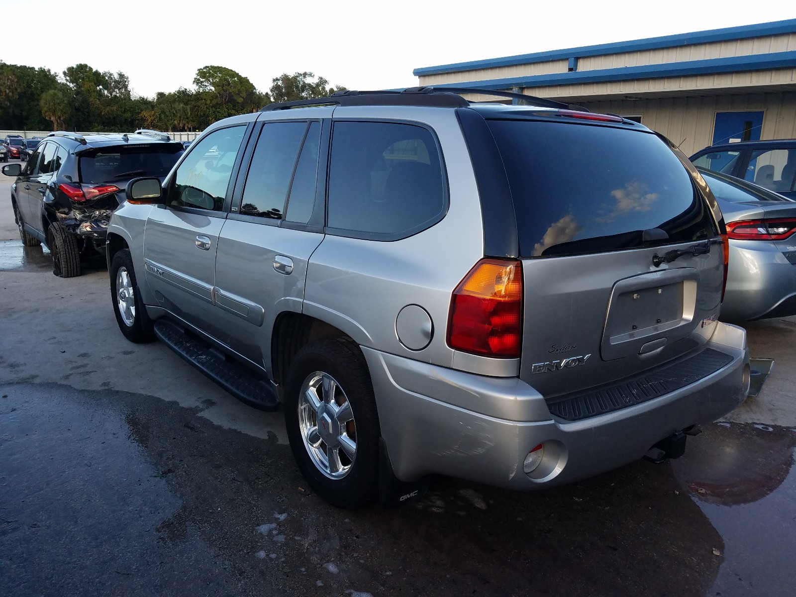 Photo 2 VIN: 1GKDT13S742388905 - GMC ENVOY 