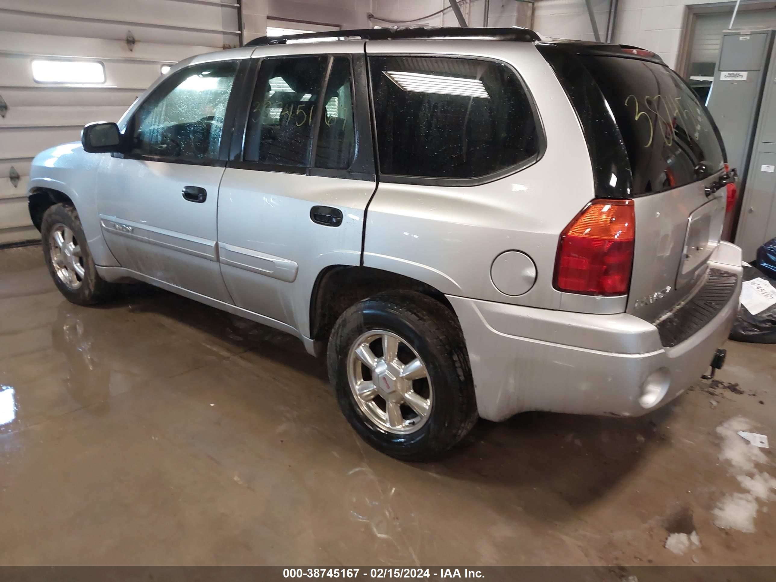 Photo 2 VIN: 1GKDT13S742419876 - GMC ENVOY 