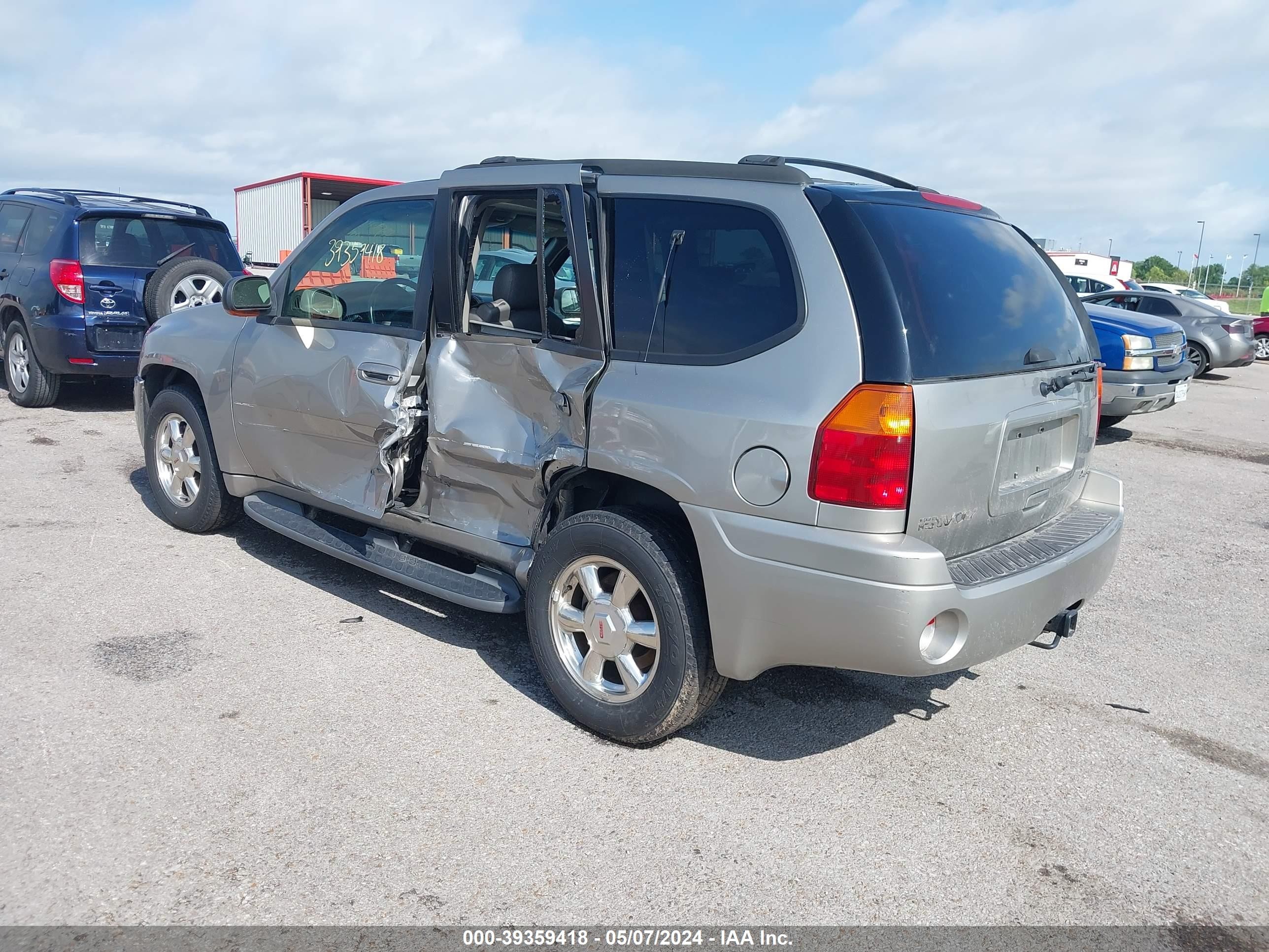 Photo 2 VIN: 1GKDT13S822353836 - GMC ENVOY 