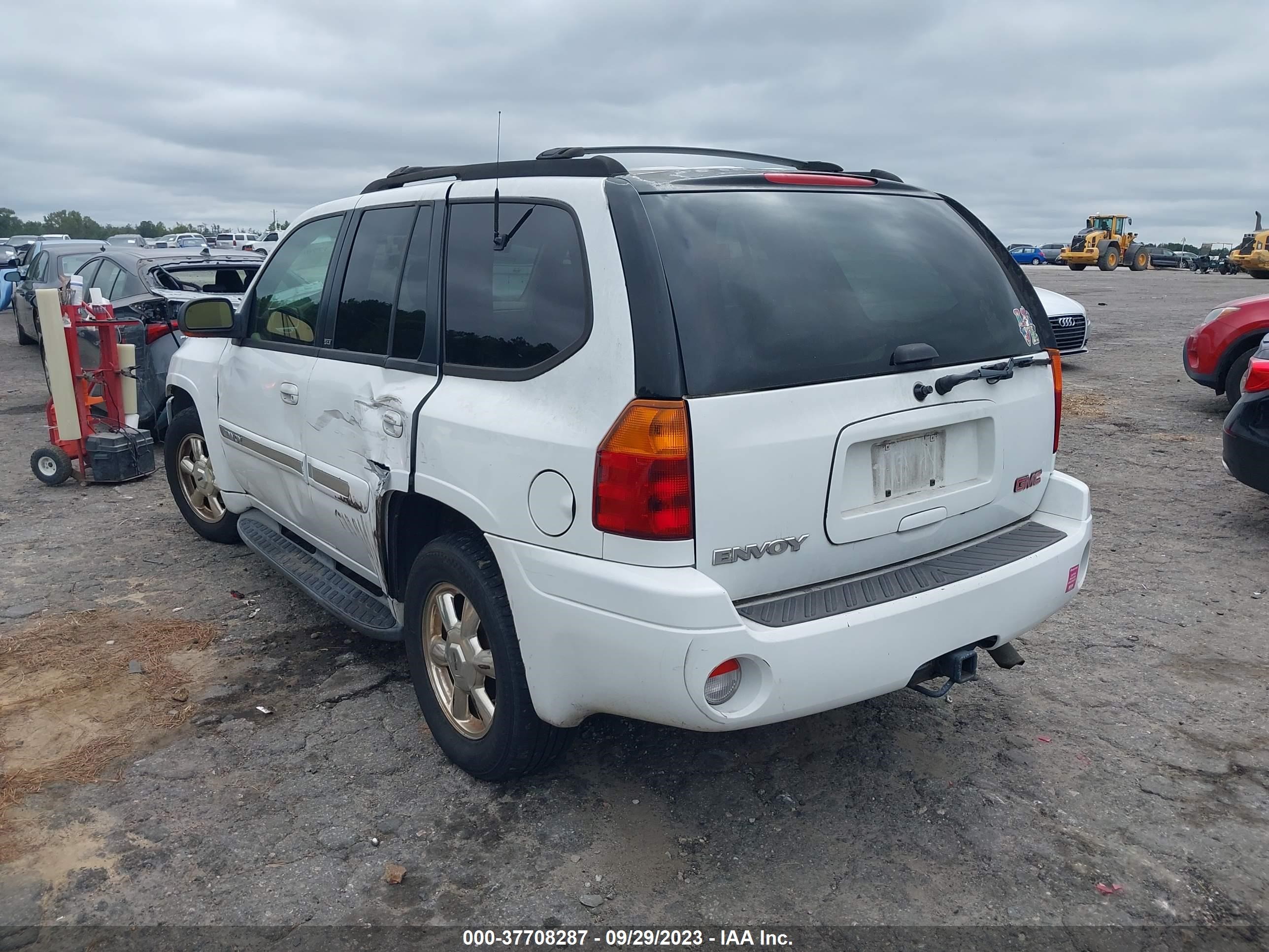 Photo 2 VIN: 1GKDT13S822456643 - GMC ENVOY 