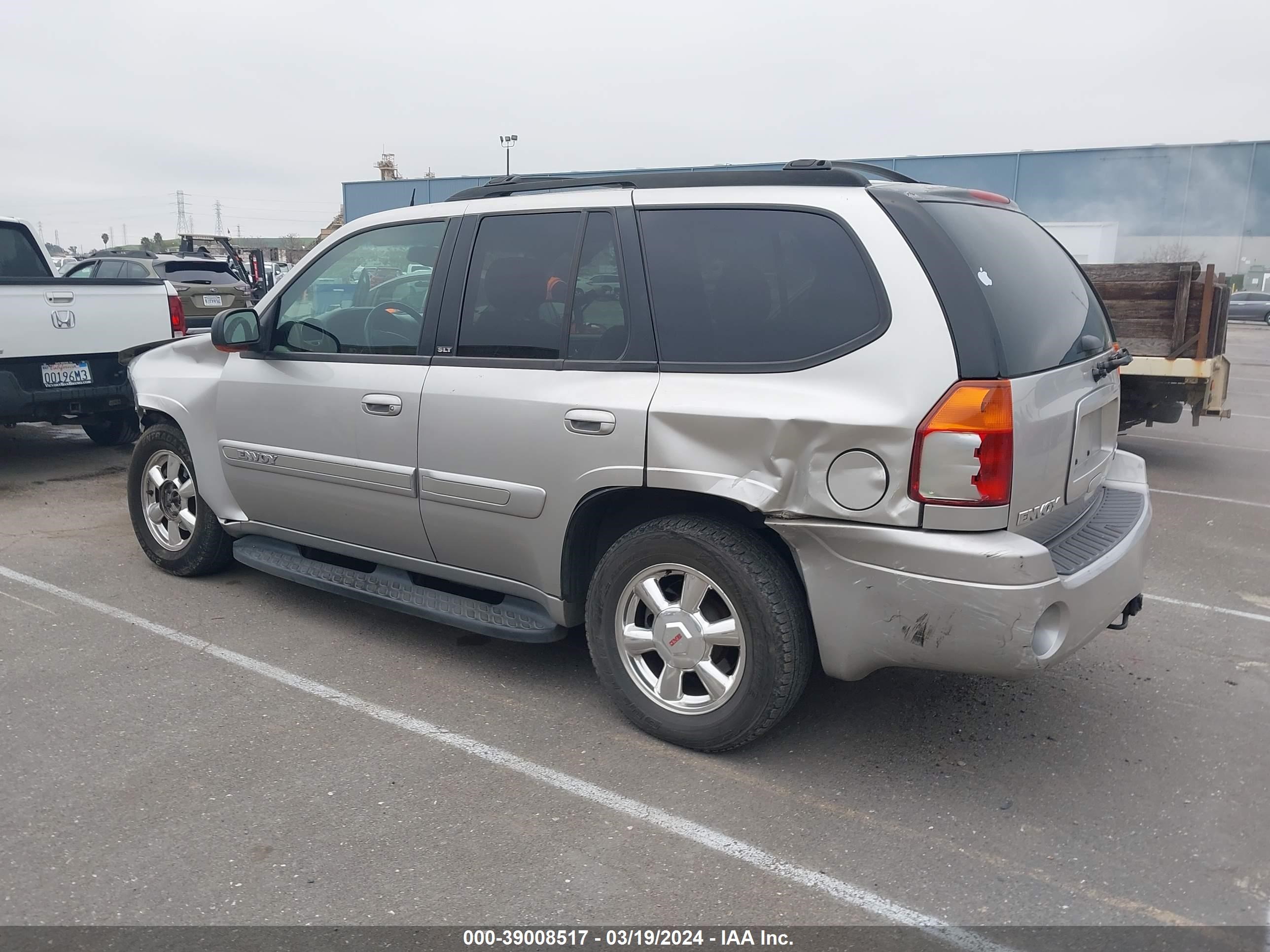 Photo 2 VIN: 1GKDT13S842104813 - GMC ENVOY 