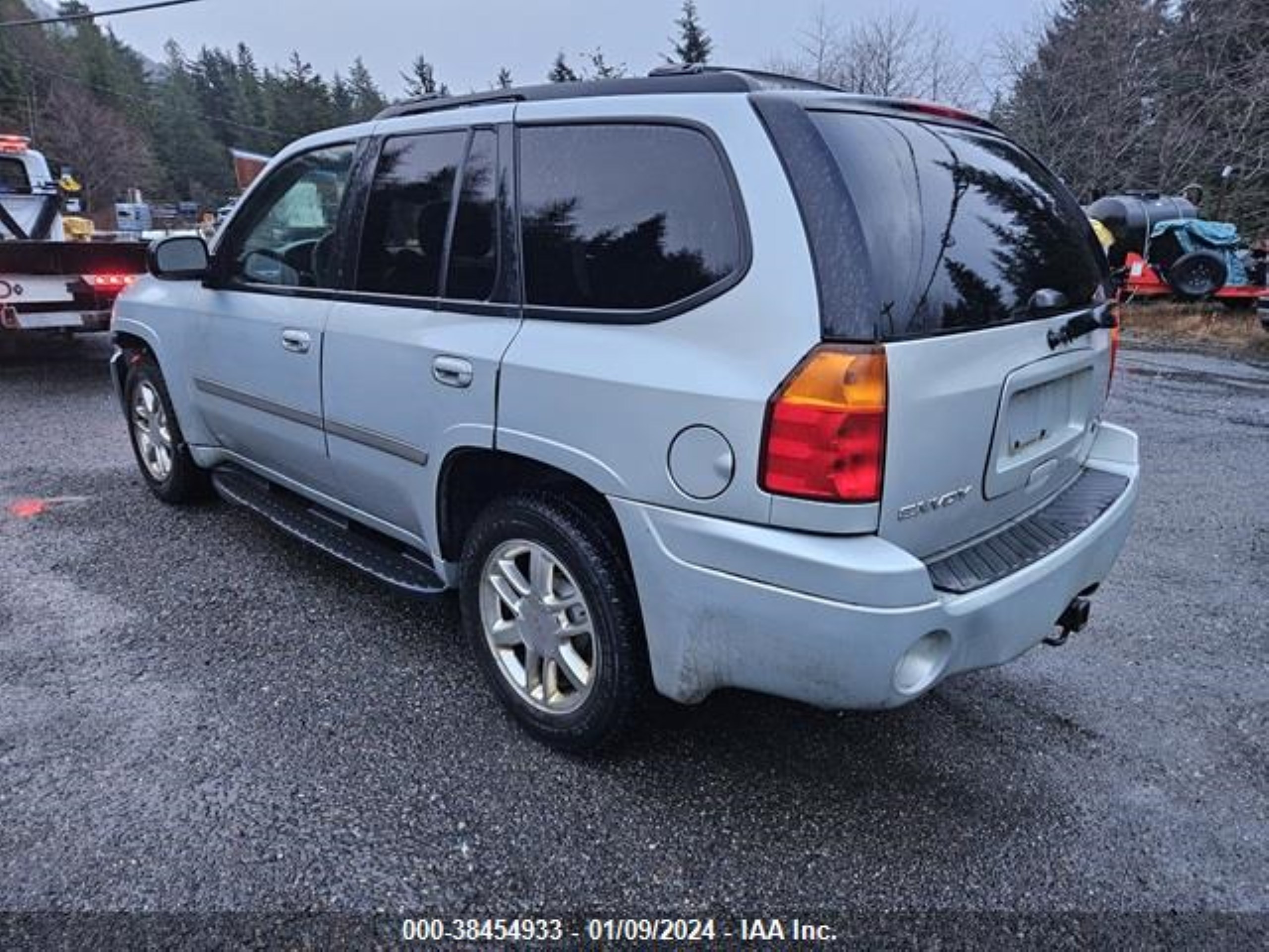 Photo 2 VIN: 1GKDT13S882179940 - GMC ENVOY 