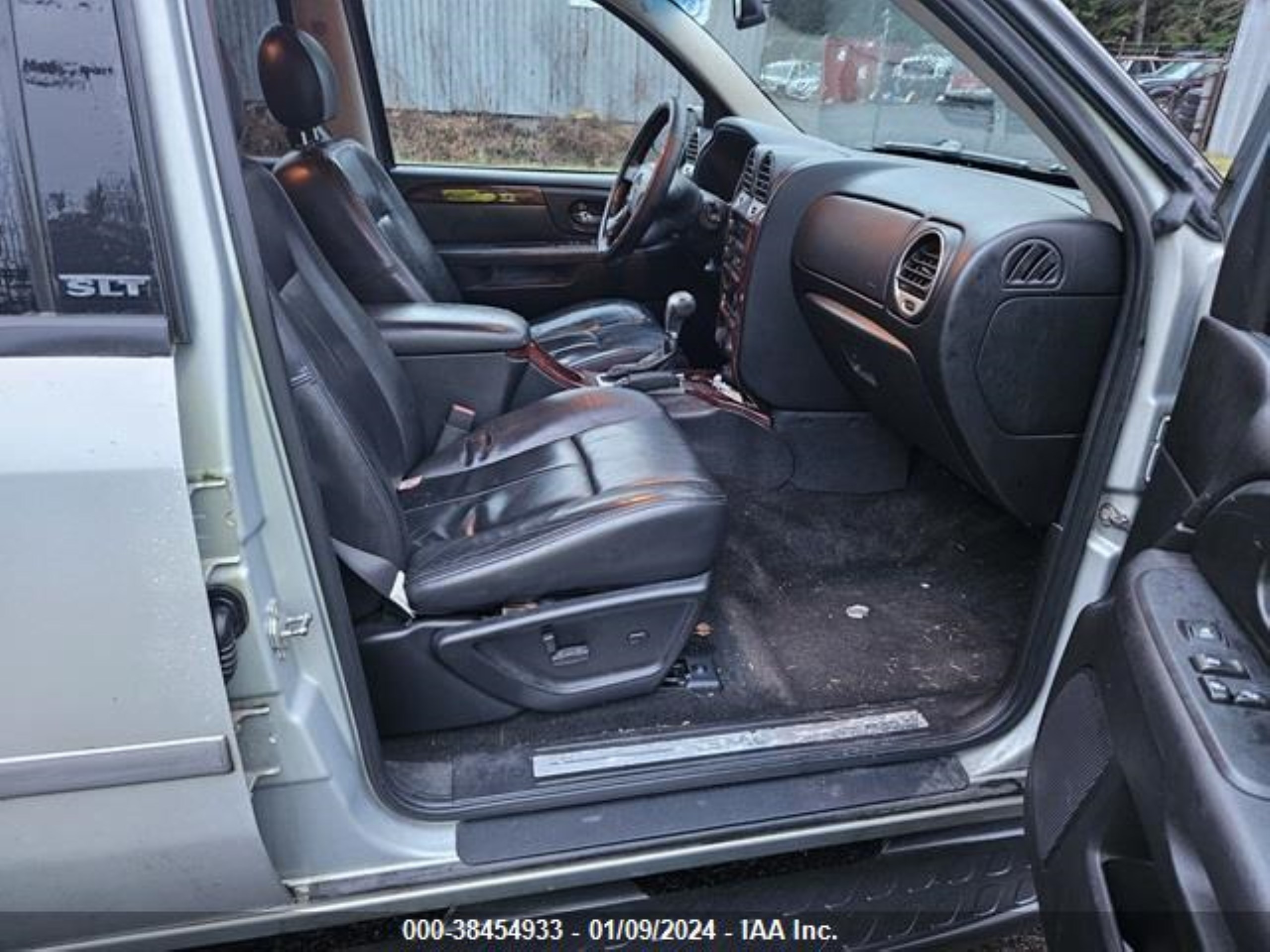 Photo 4 VIN: 1GKDT13S882179940 - GMC ENVOY 