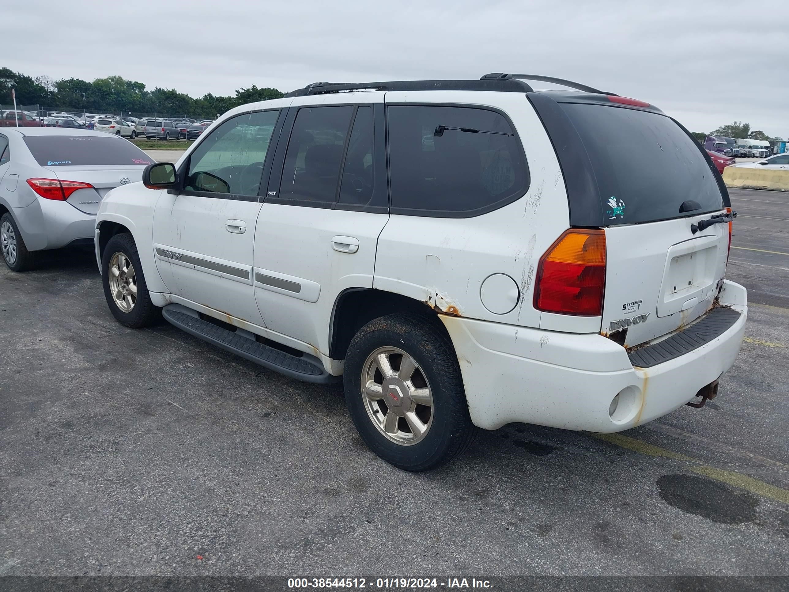 Photo 2 VIN: 1GKDT13S922435686 - GMC ENVOY 