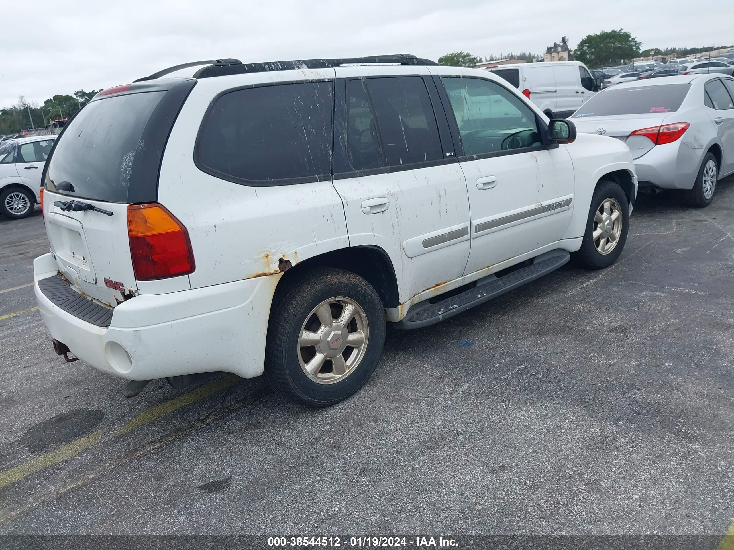 Photo 3 VIN: 1GKDT13S922435686 - GMC ENVOY 