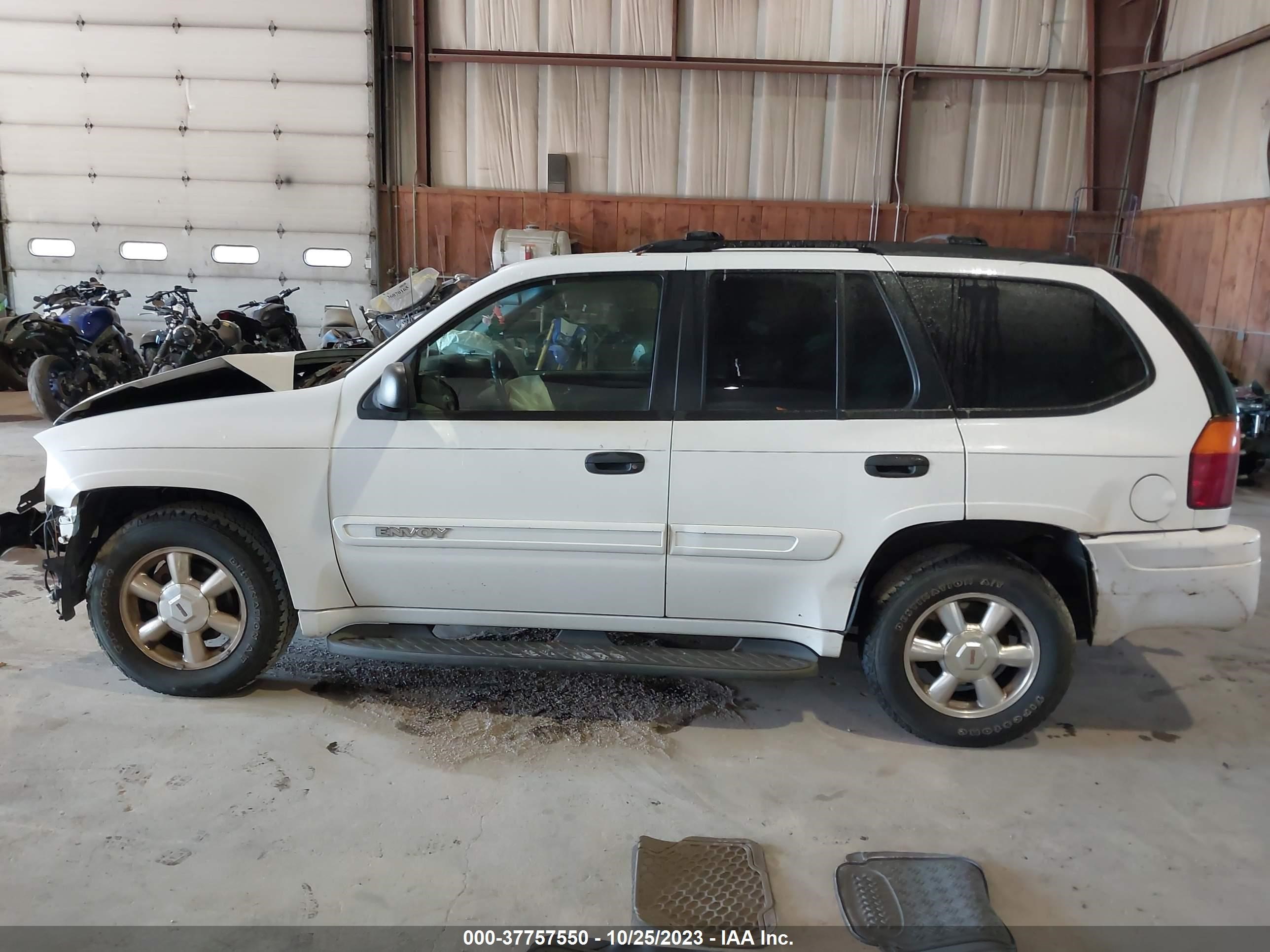 Photo 12 VIN: 1GKDT13S942113665 - GMC ENVOY 