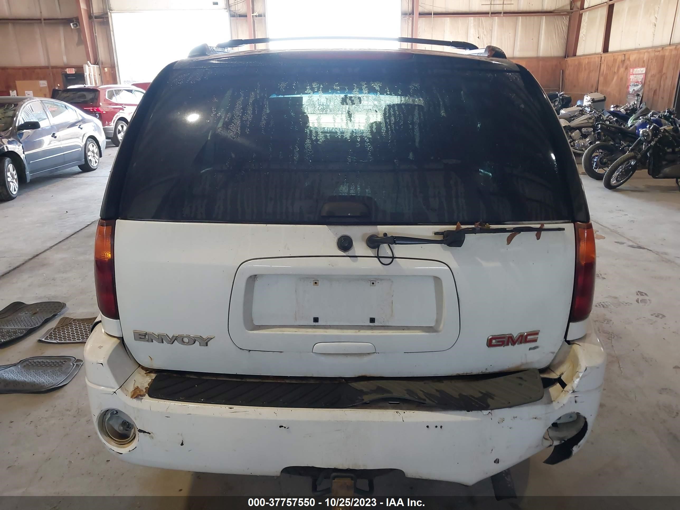 Photo 14 VIN: 1GKDT13S942113665 - GMC ENVOY 