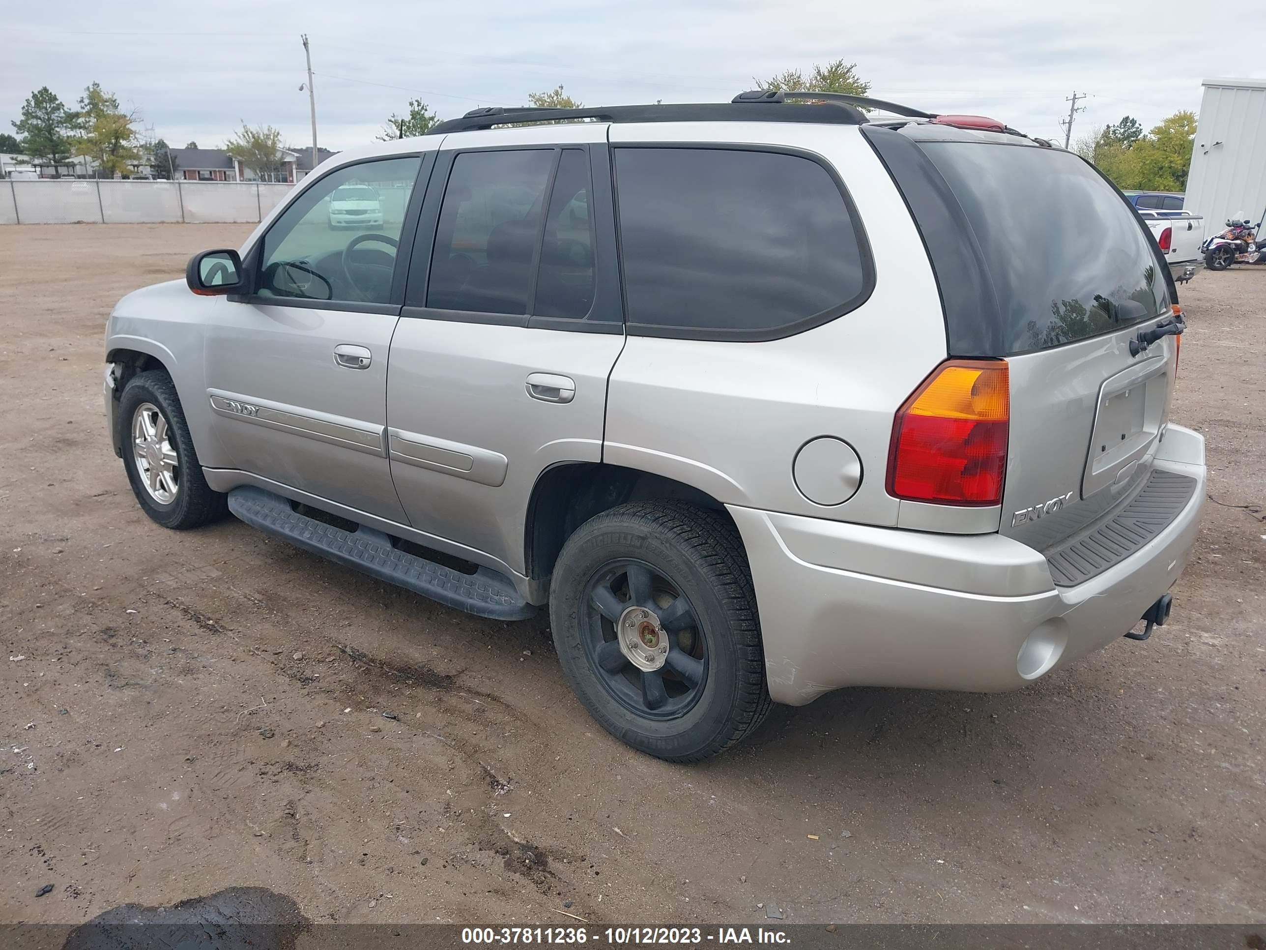 Photo 2 VIN: 1GKDT13S942195462 - GMC ENVOY 