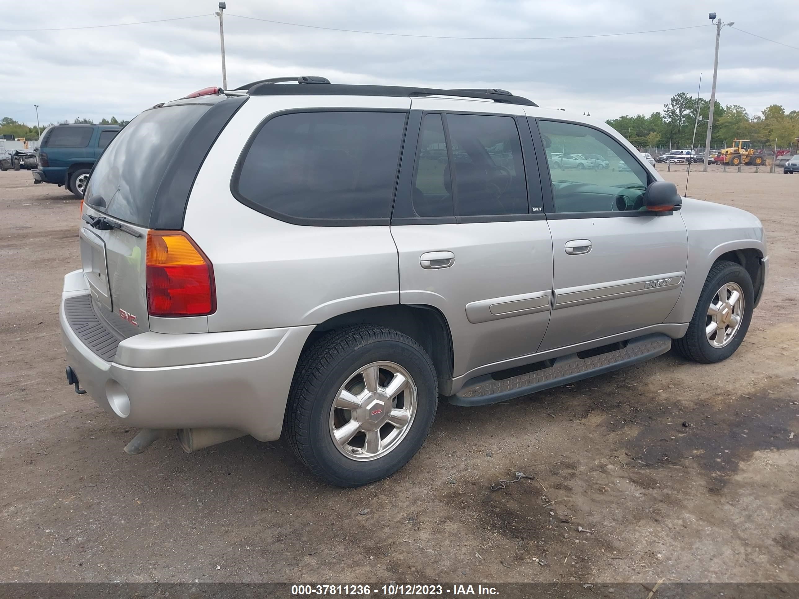 Photo 3 VIN: 1GKDT13S942195462 - GMC ENVOY 