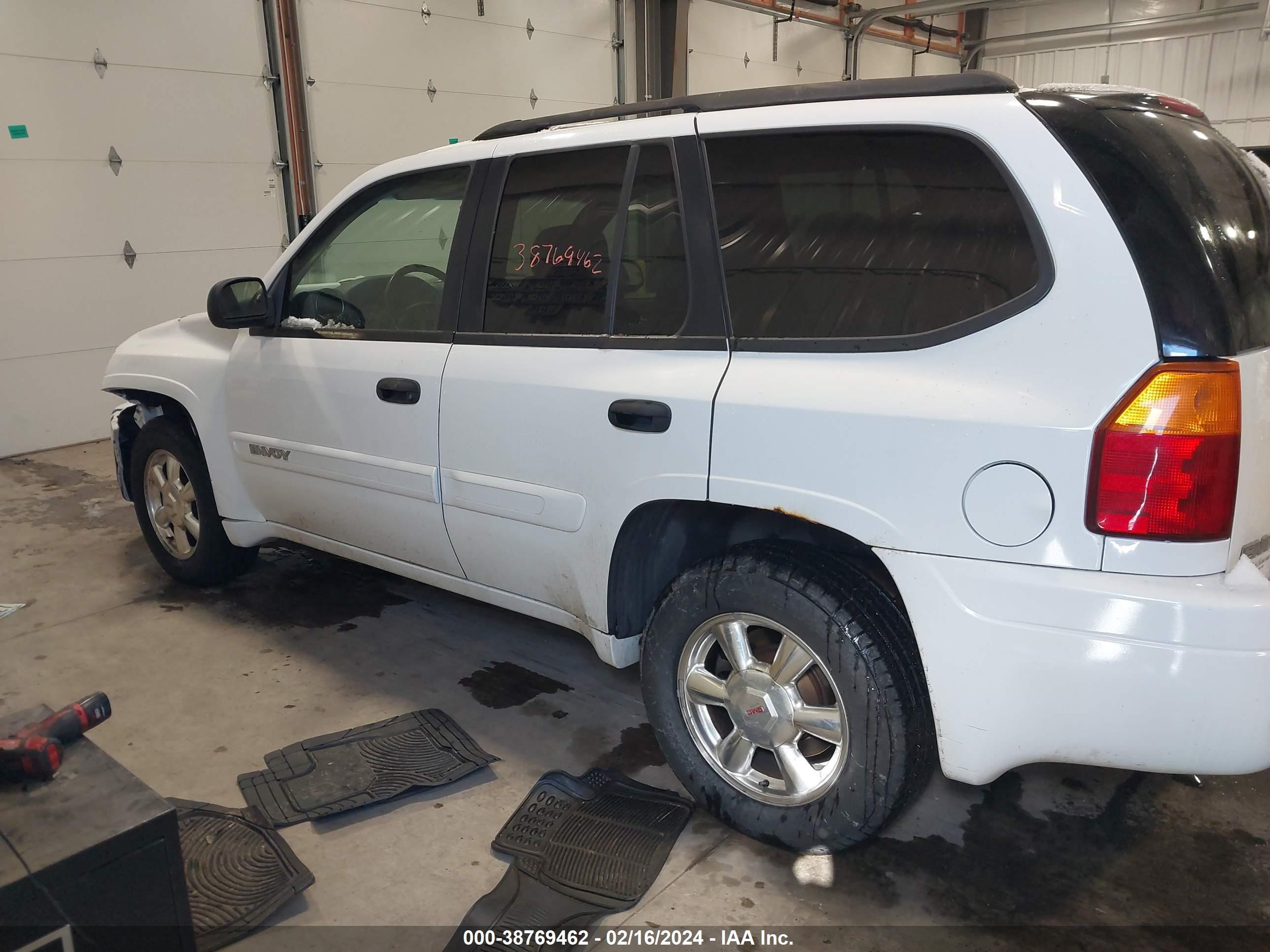 Photo 13 VIN: 1GKDT13S942201342 - GMC ENVOY 