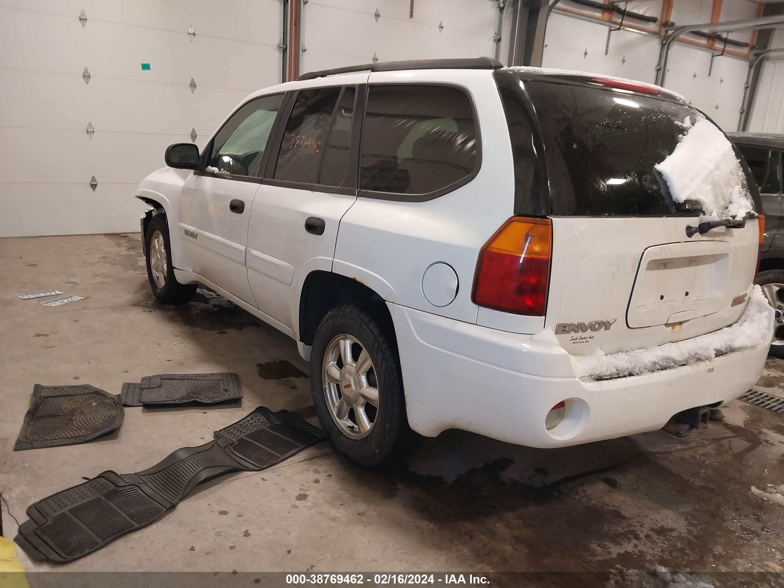 Photo 2 VIN: 1GKDT13S942201342 - GMC ENVOY 