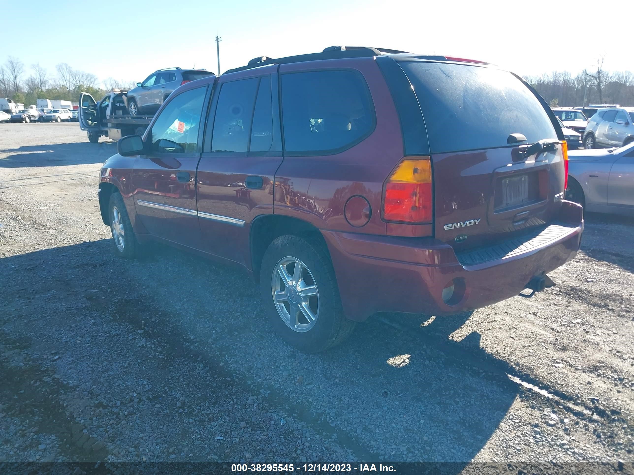 Photo 2 VIN: 1GKDT13S982168123 - GMC ENVOY 