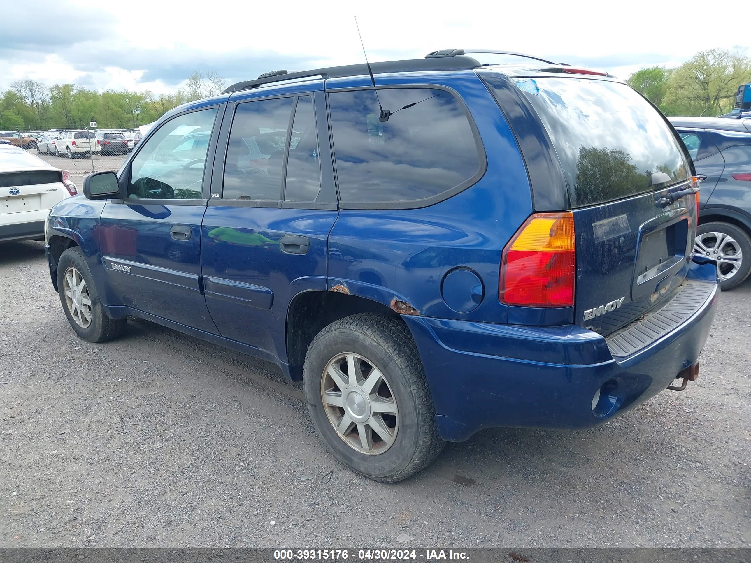 Photo 2 VIN: 1GKDT13SX22216574 - GMC ENVOY 