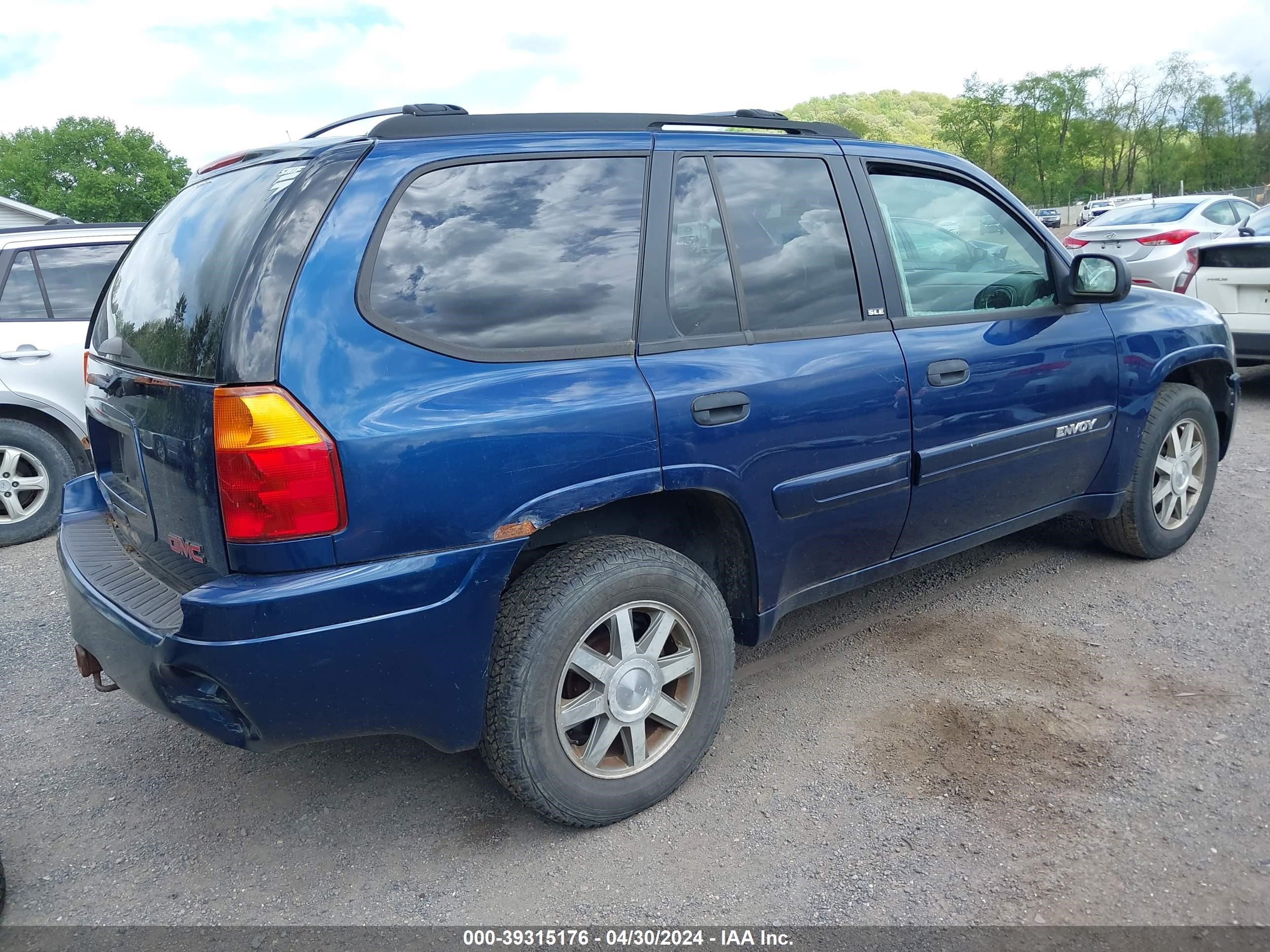 Photo 3 VIN: 1GKDT13SX22216574 - GMC ENVOY 