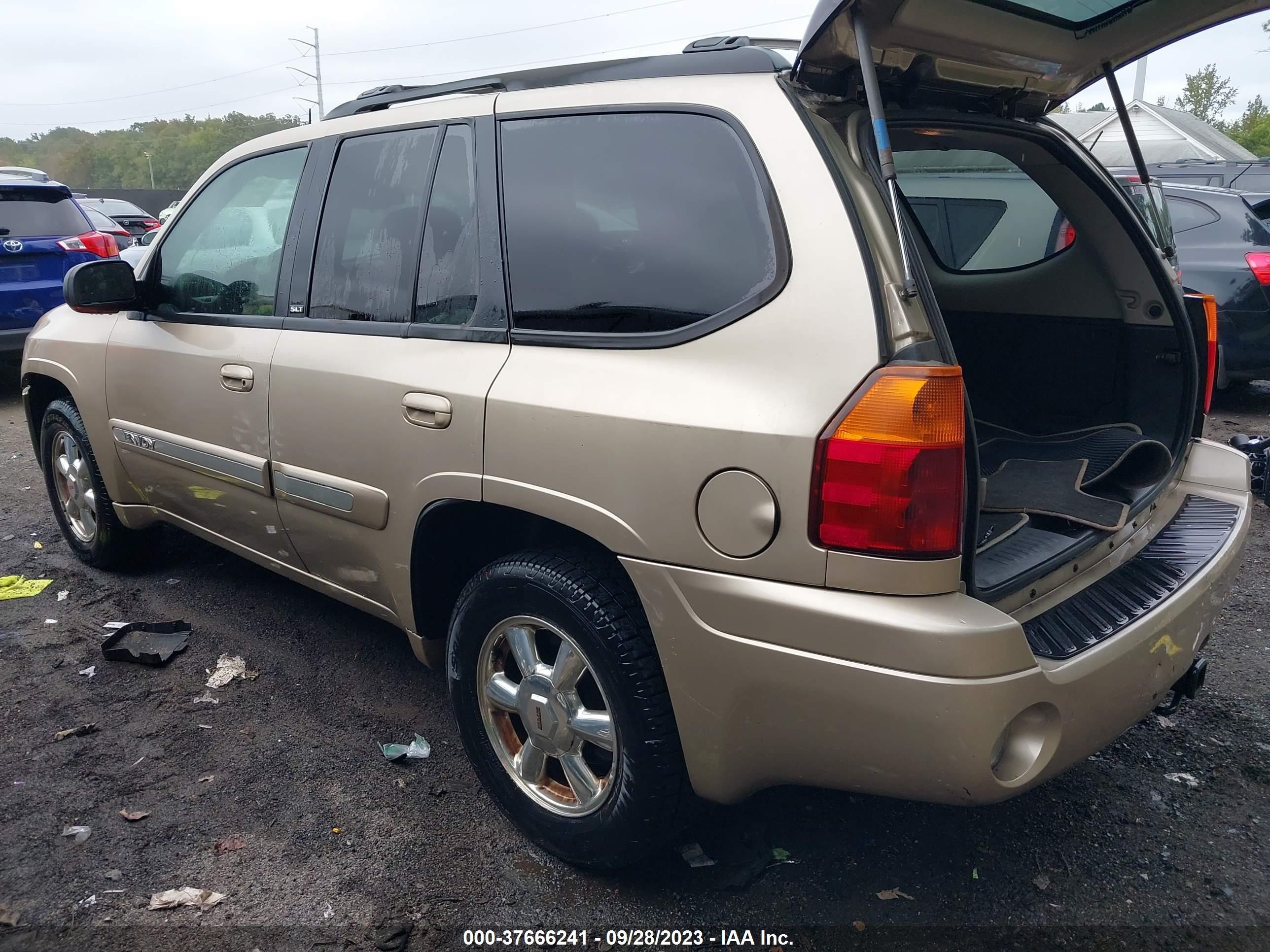 Photo 2 VIN: 1GKDT13SX52183385 - GMC ENVOY 