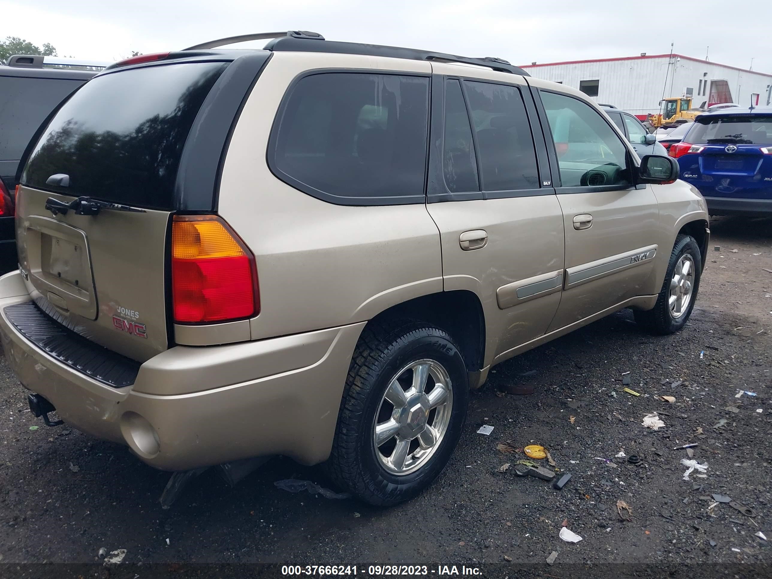 Photo 3 VIN: 1GKDT13SX52183385 - GMC ENVOY 