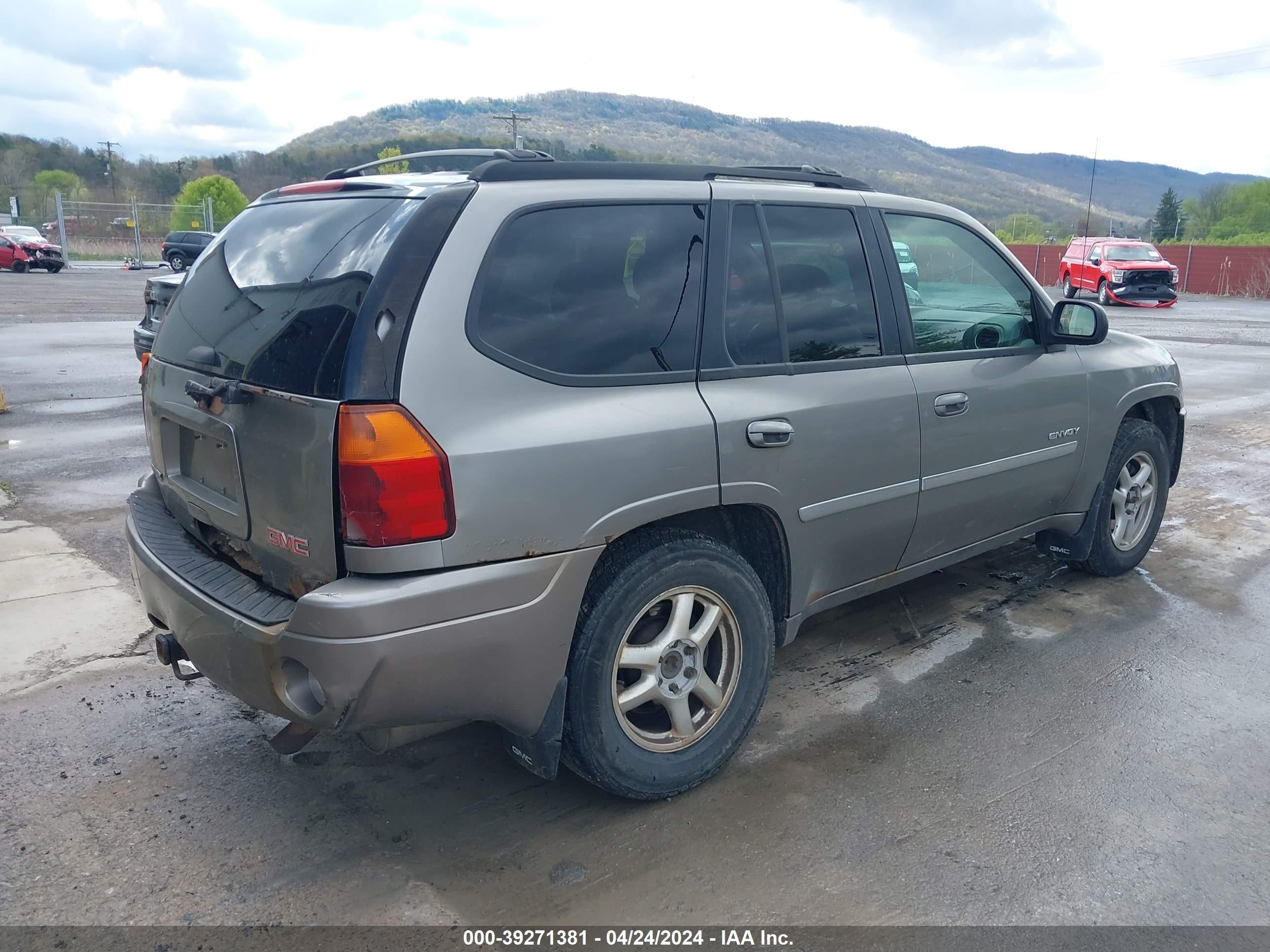 Photo 3 VIN: 1GKDT13SX62321685 - GMC ENVOY 