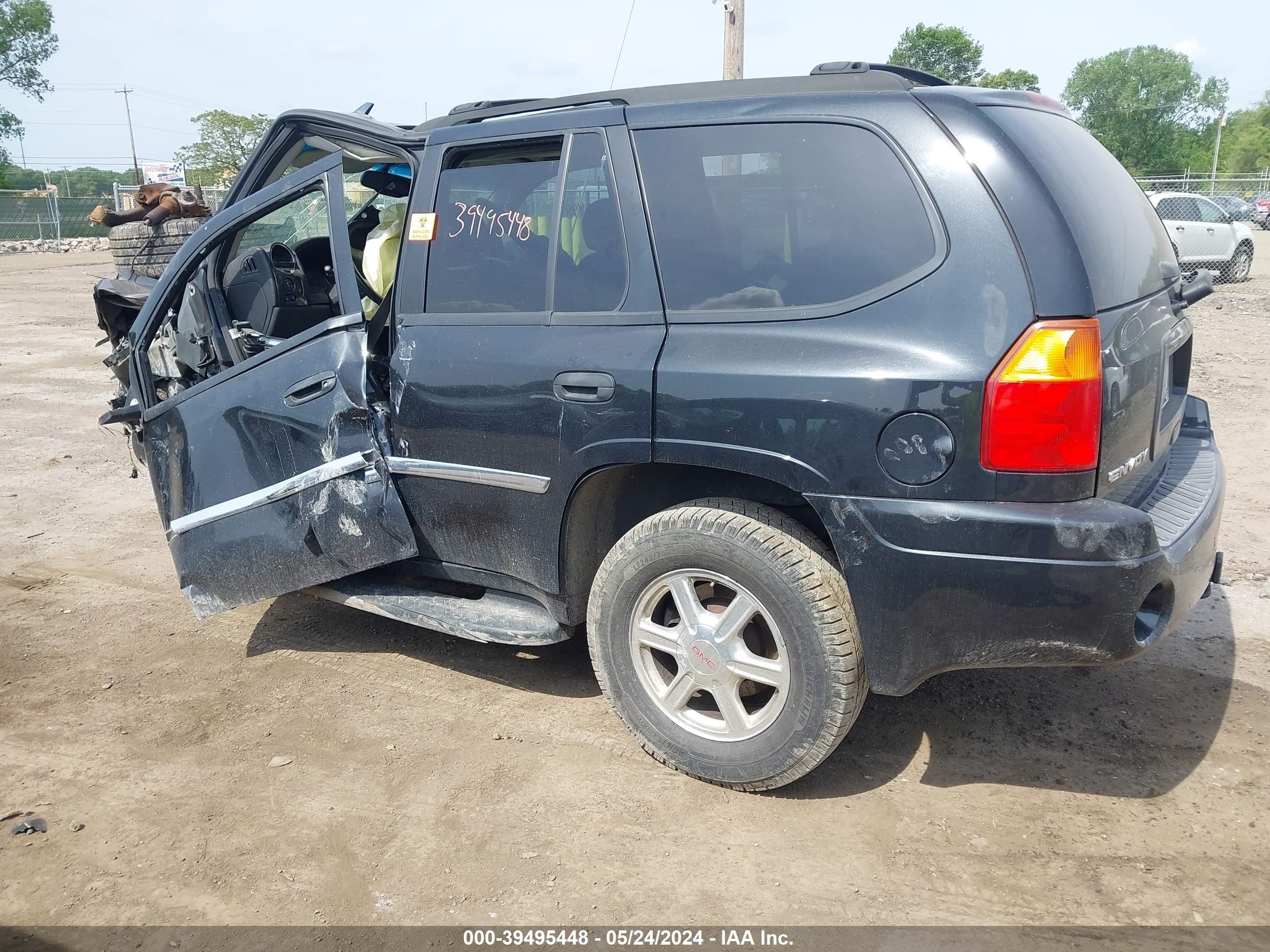 Photo 2 VIN: 1GKDT13SX82187845 - GMC ENVOY 