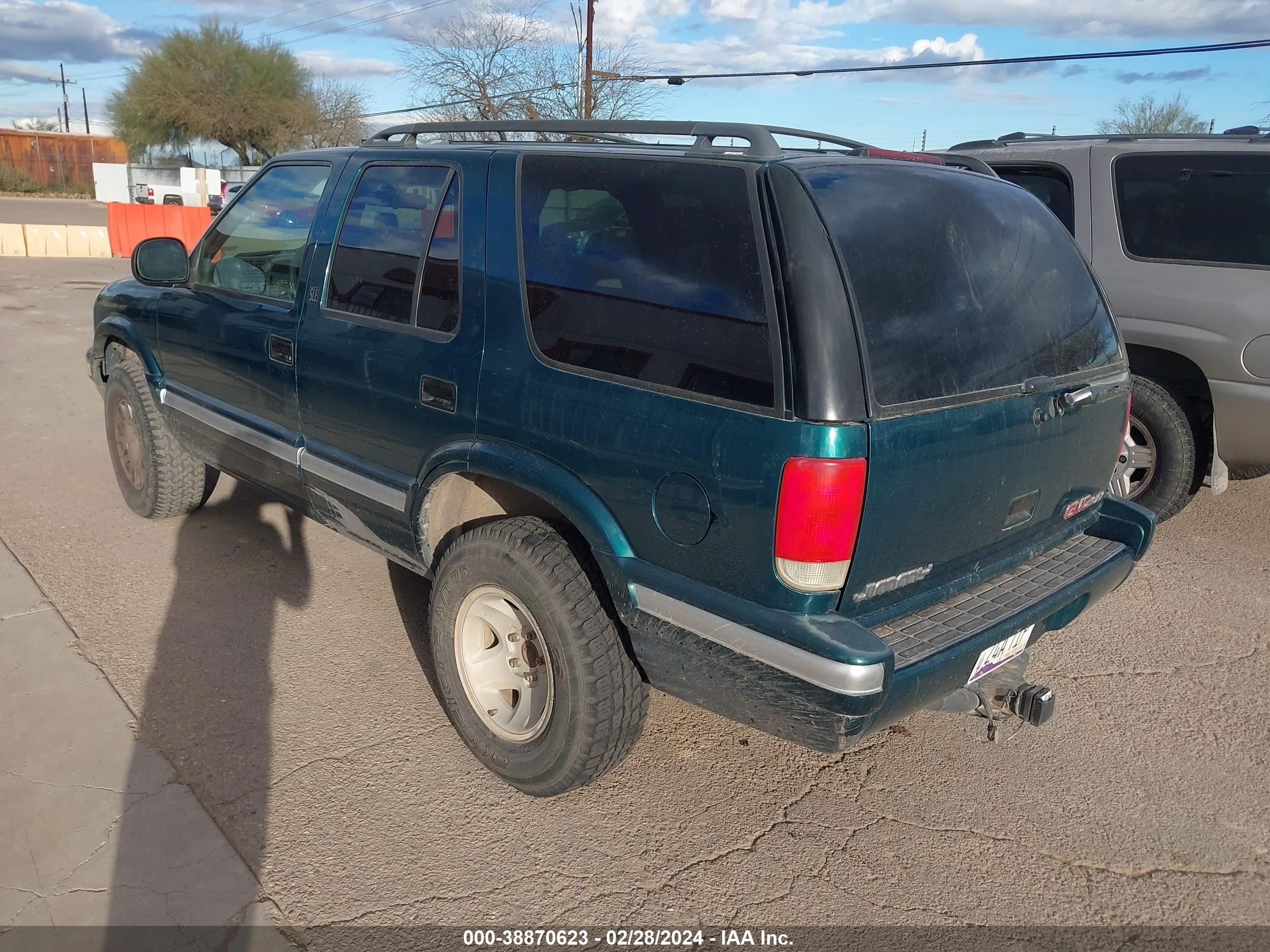 Photo 2 VIN: 1GKDT13W1V2544957 - GMC JIMMY 