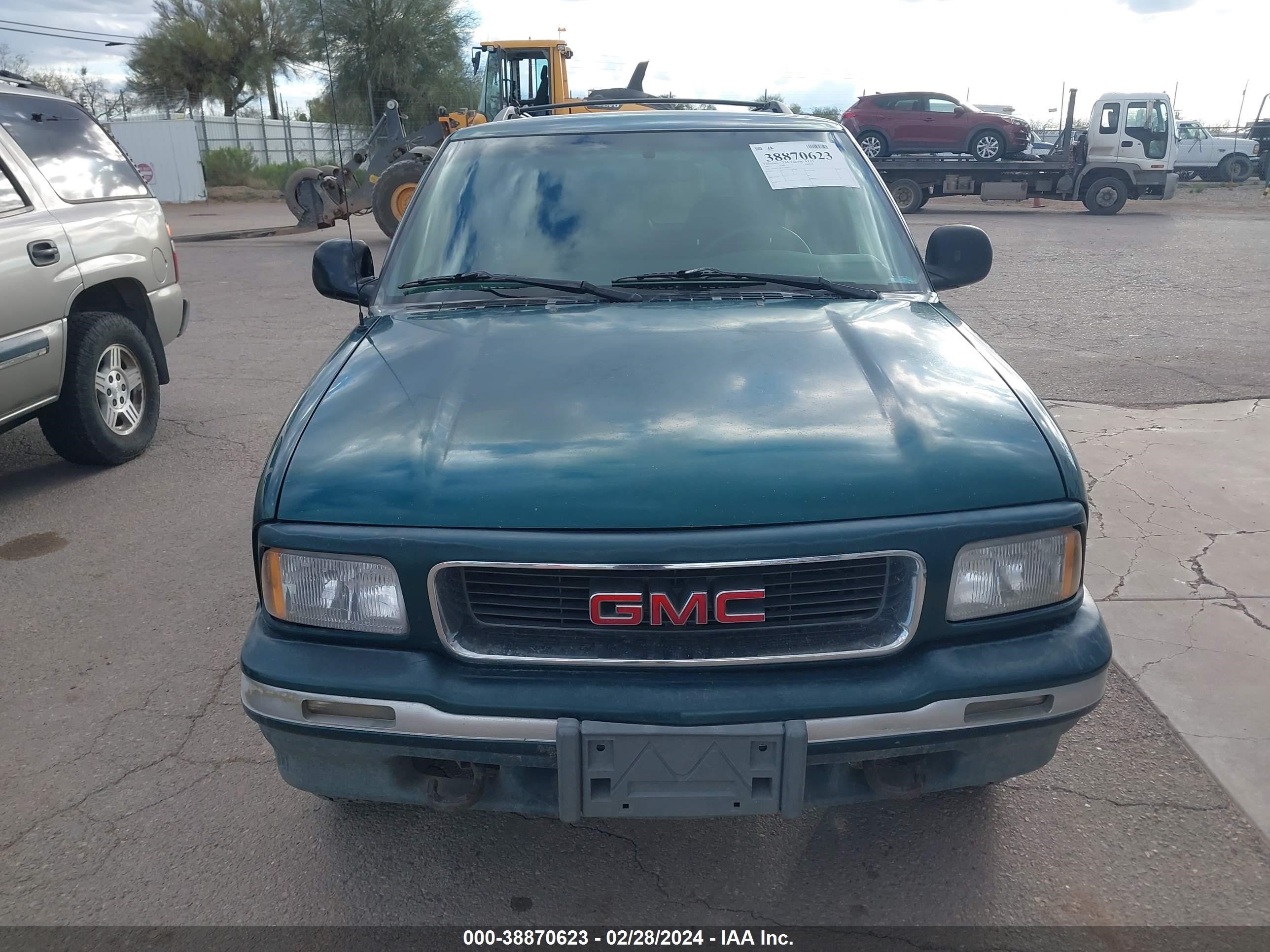 Photo 5 VIN: 1GKDT13W1V2544957 - GMC JIMMY 