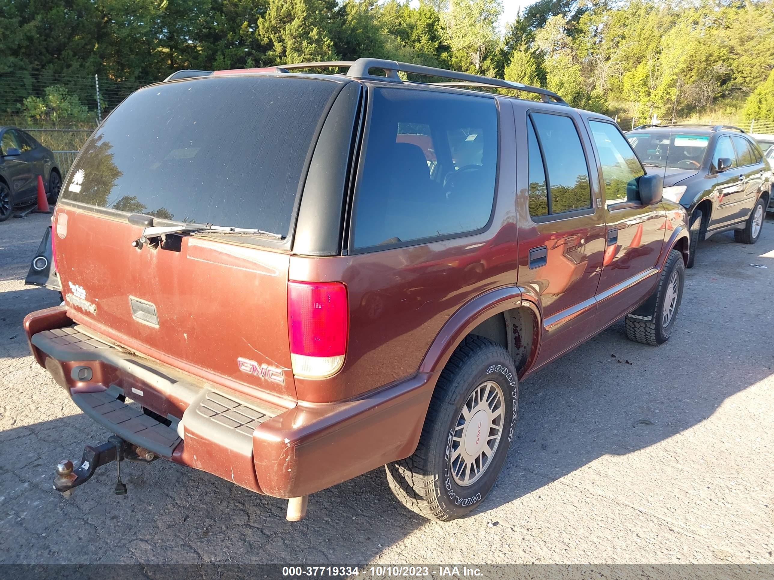 Photo 3 VIN: 1GKDT13W1W2564501 - GMC JIMMY 