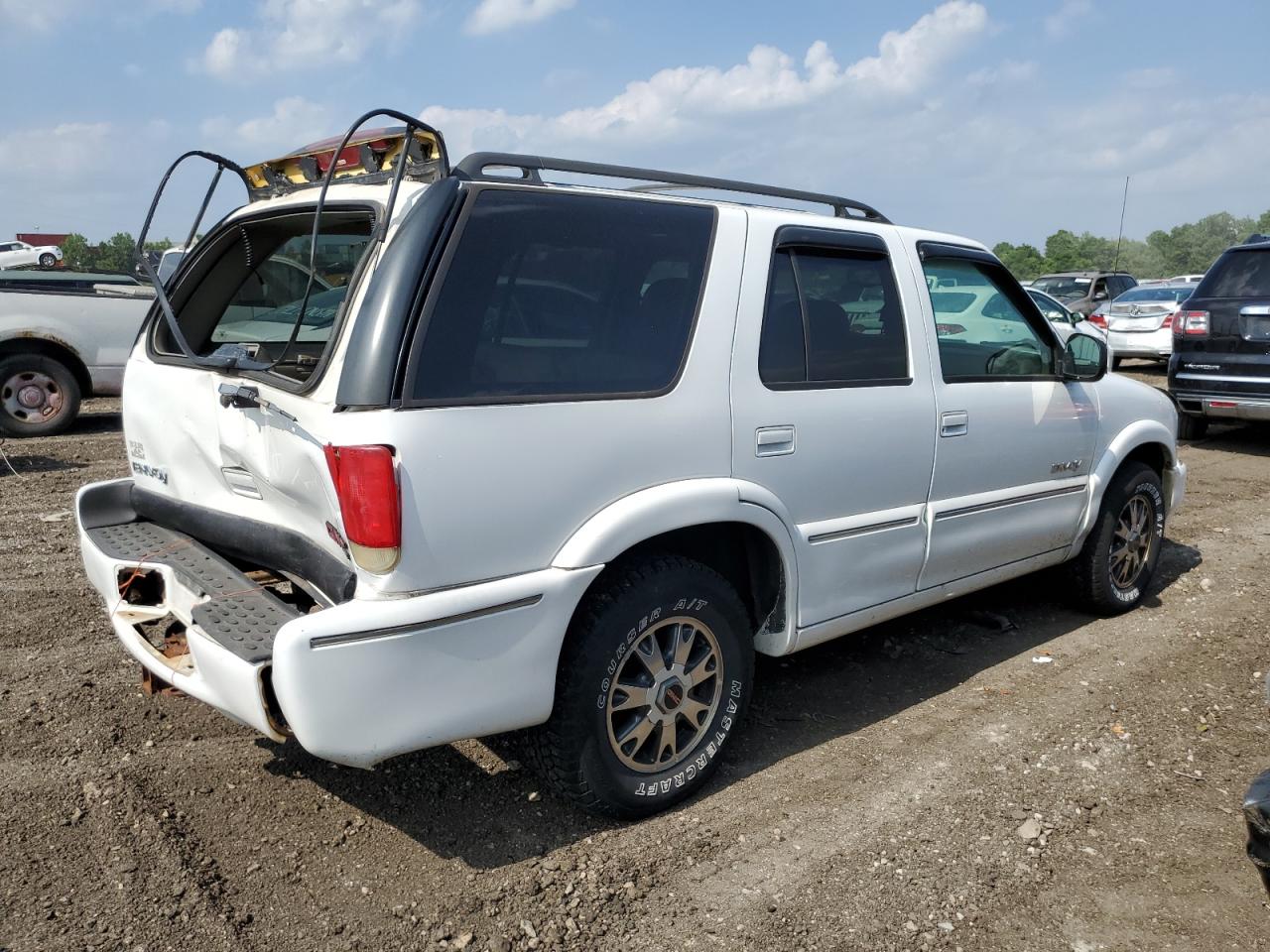 Photo 2 VIN: 1GKDT13W1W2955227 - GMC ENVOY 