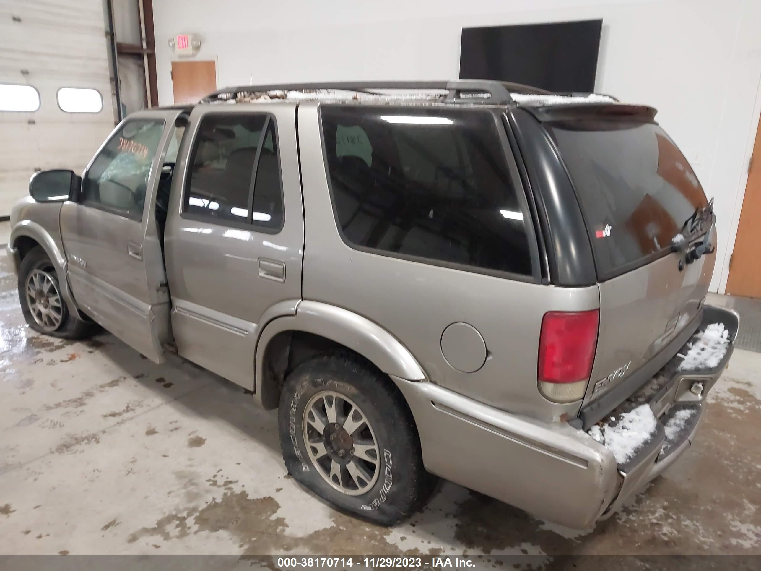 Photo 2 VIN: 1GKDT13W4W2951799 - GMC ENVOY 