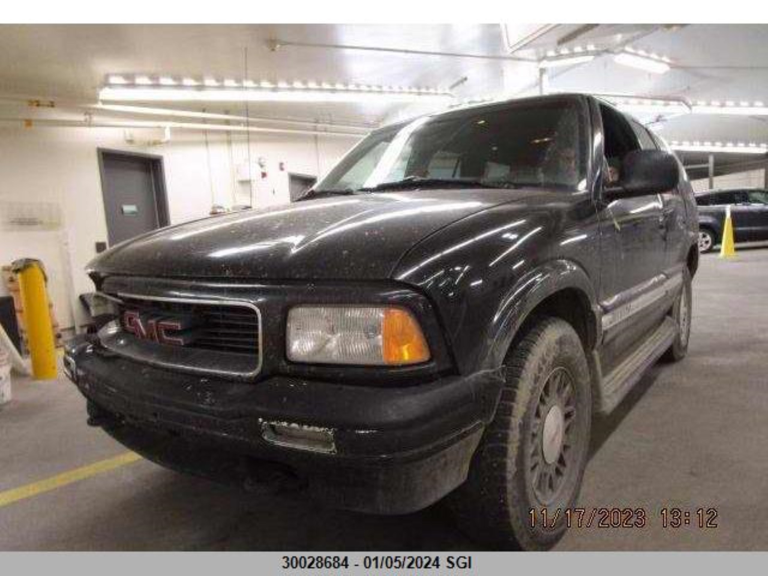 Photo 3 VIN: 1GKDT13W6V2566274 - GMC JIMMY 