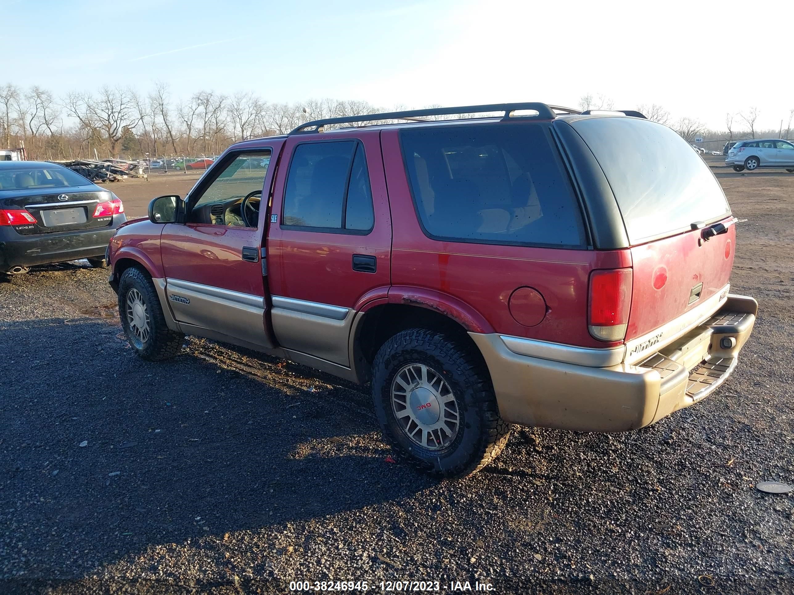 Photo 2 VIN: 1GKDT13W6X2512492 - GMC JIMMY 