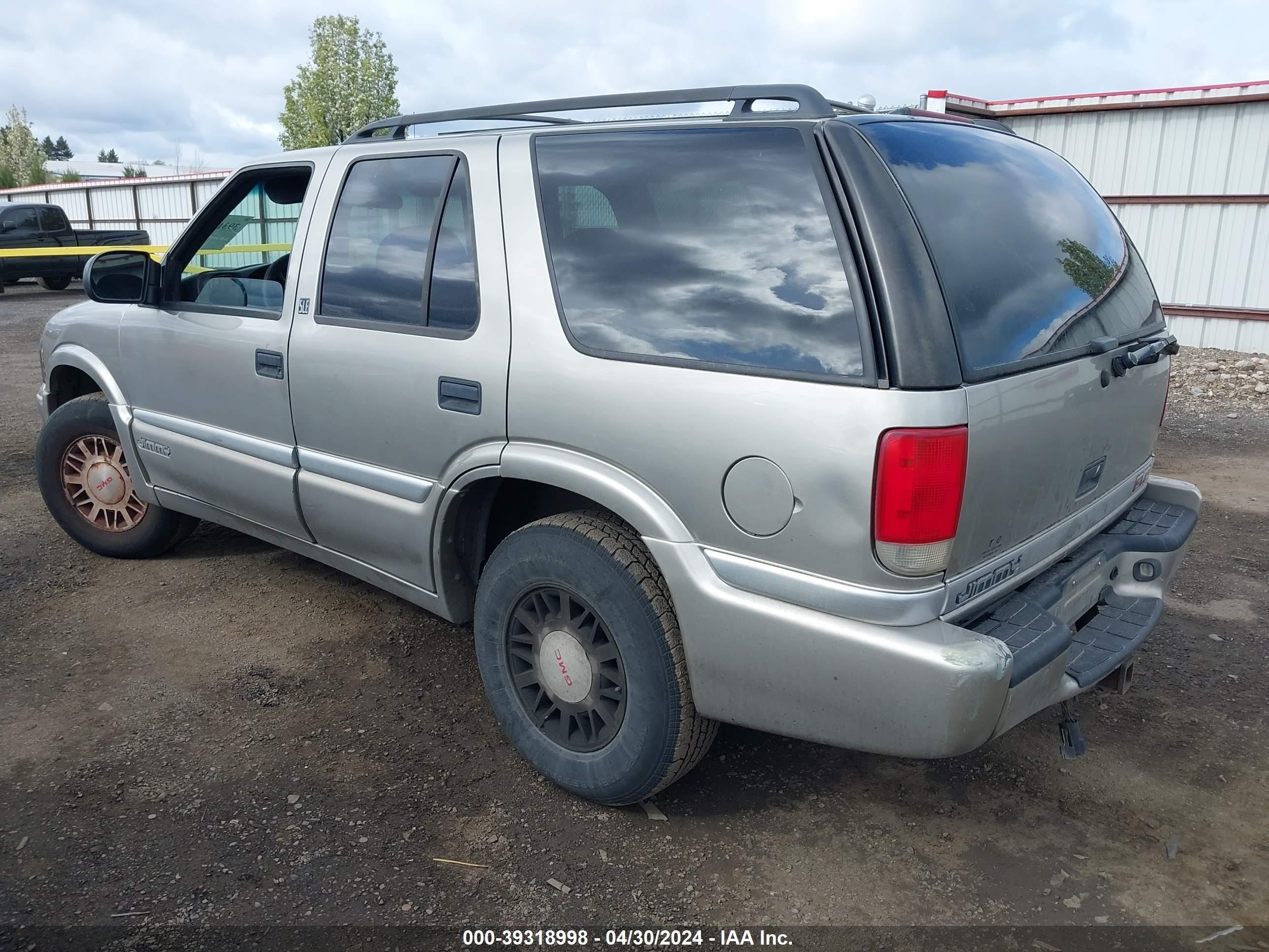 Photo 2 VIN: 1GKDT13W6Y2318580 - GMC JIMMY 